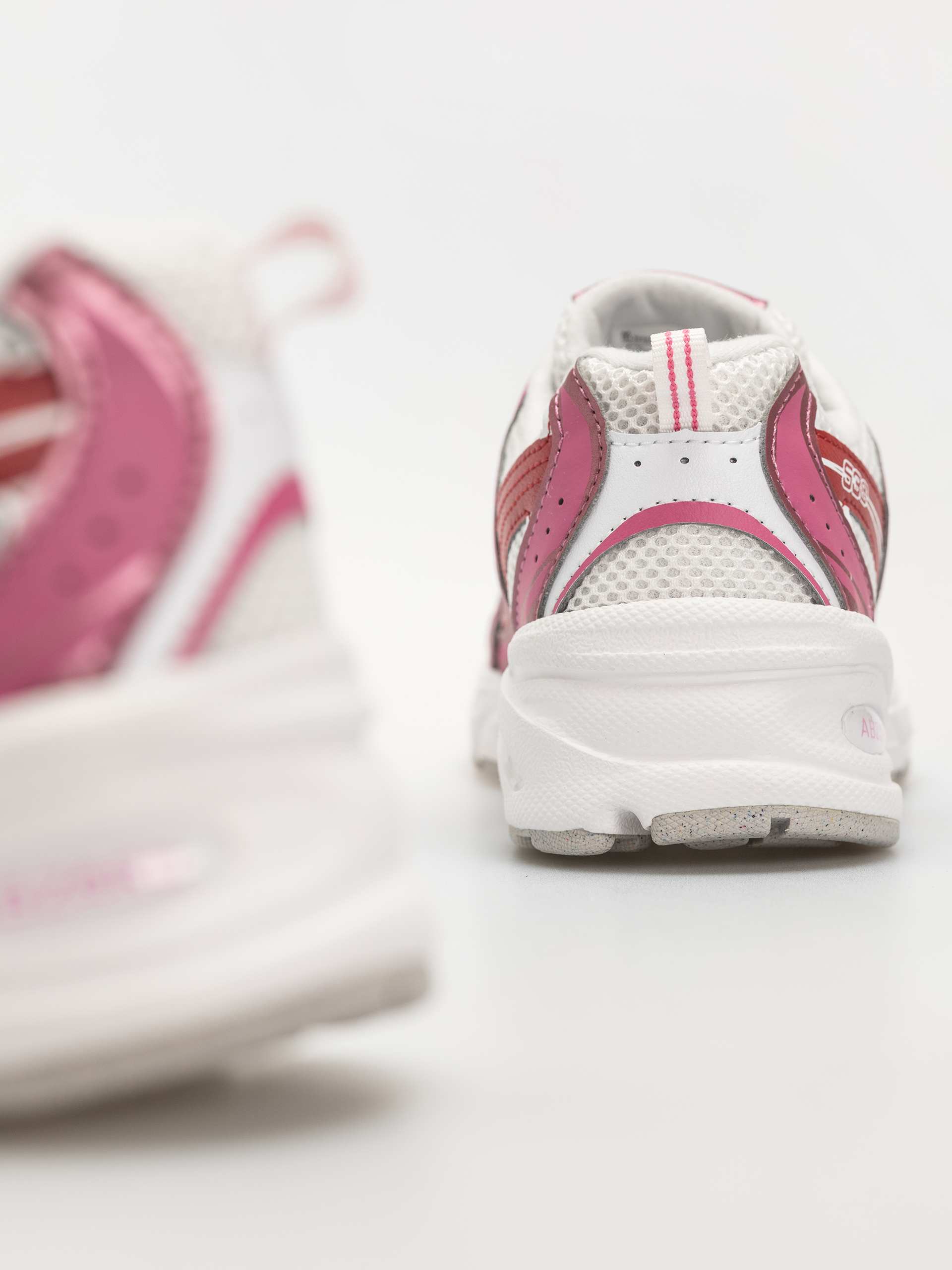 Pantofi New Balance 530 JR (pink satin/shadow red)