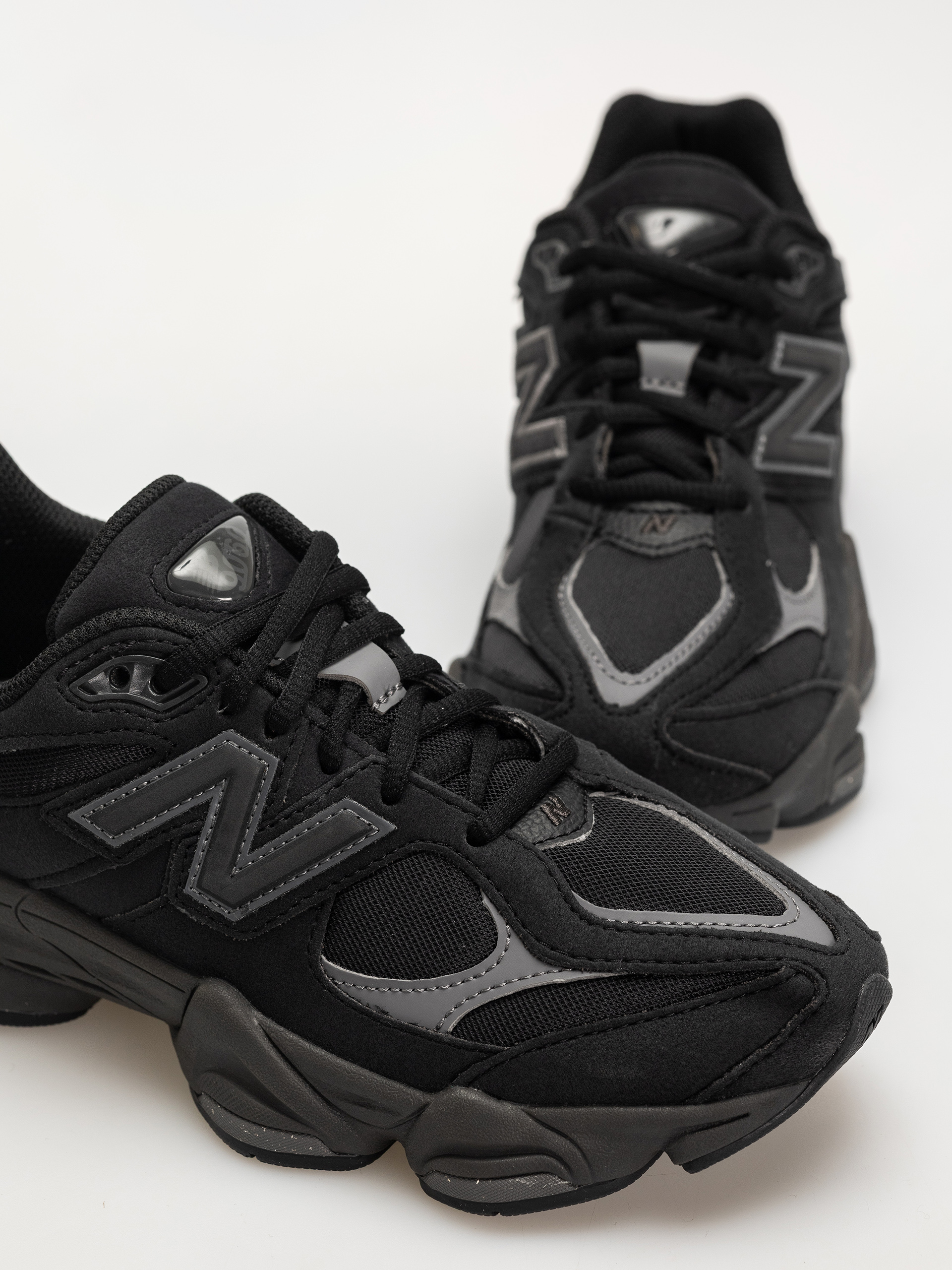 Pantofi New Balance 9060 JR (black/castlerock)