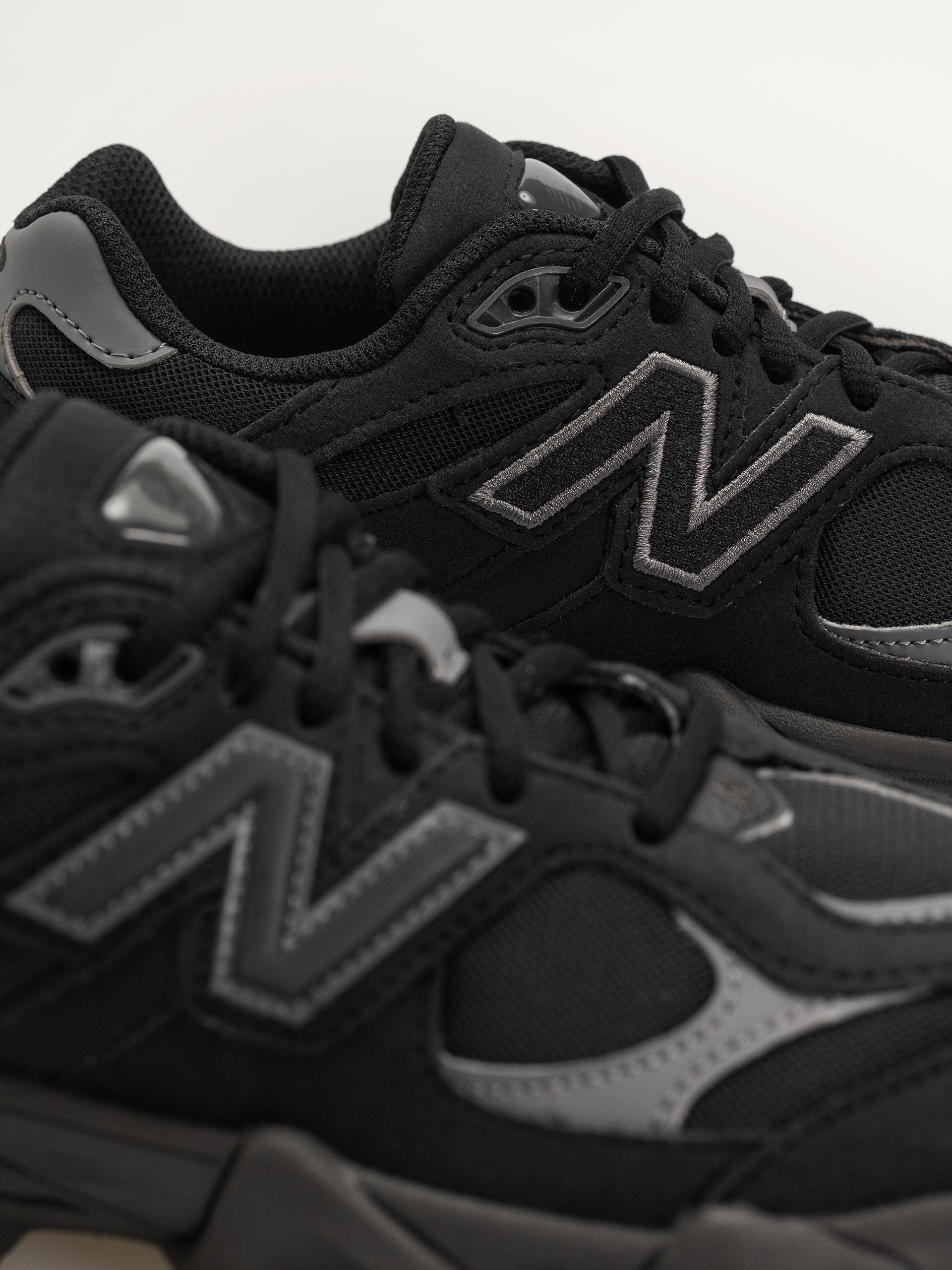 Pantofi New Balance 9060 JR (black/castlerock)