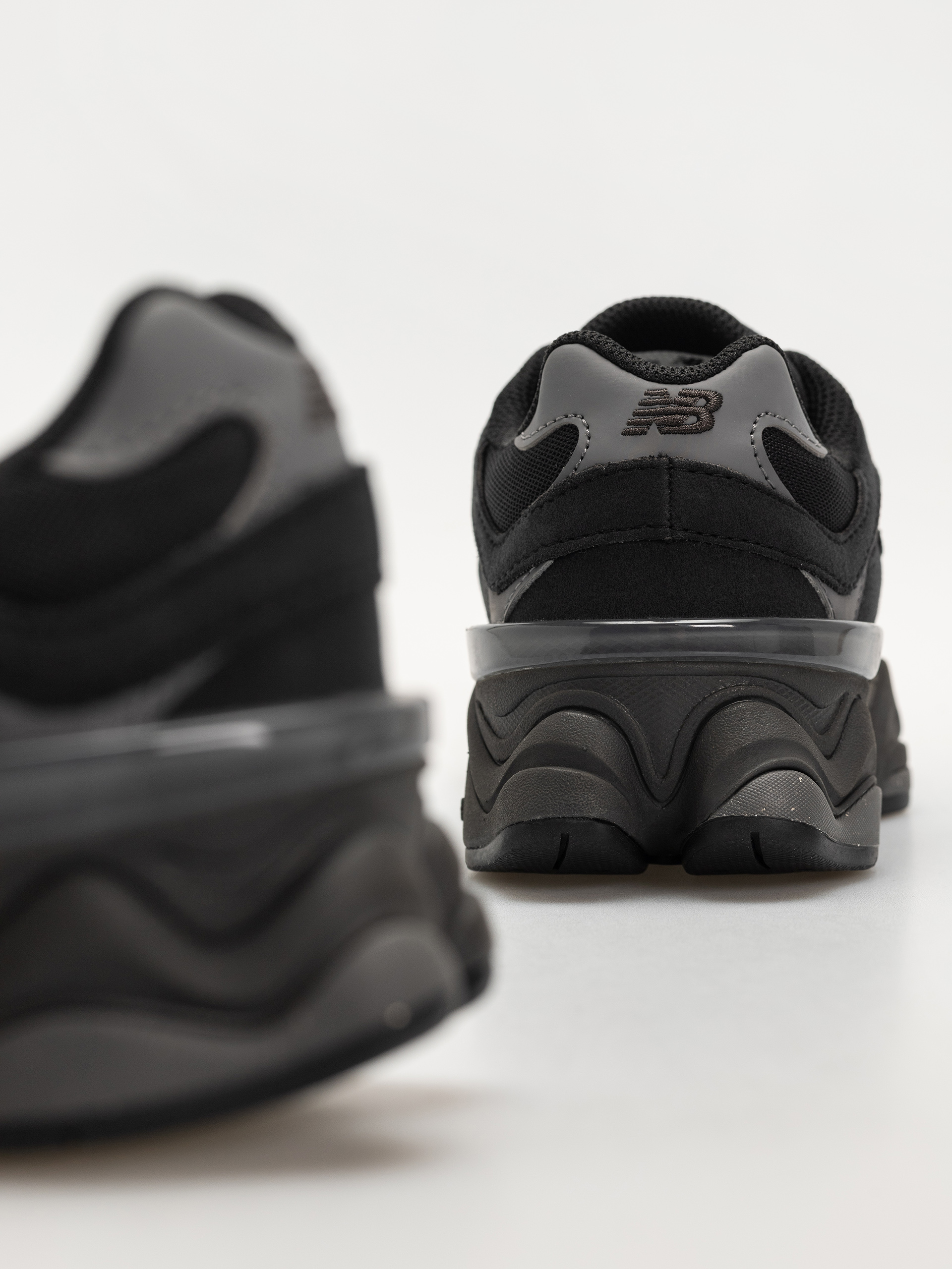 Pantofi New Balance 9060 JR (black/castlerock)