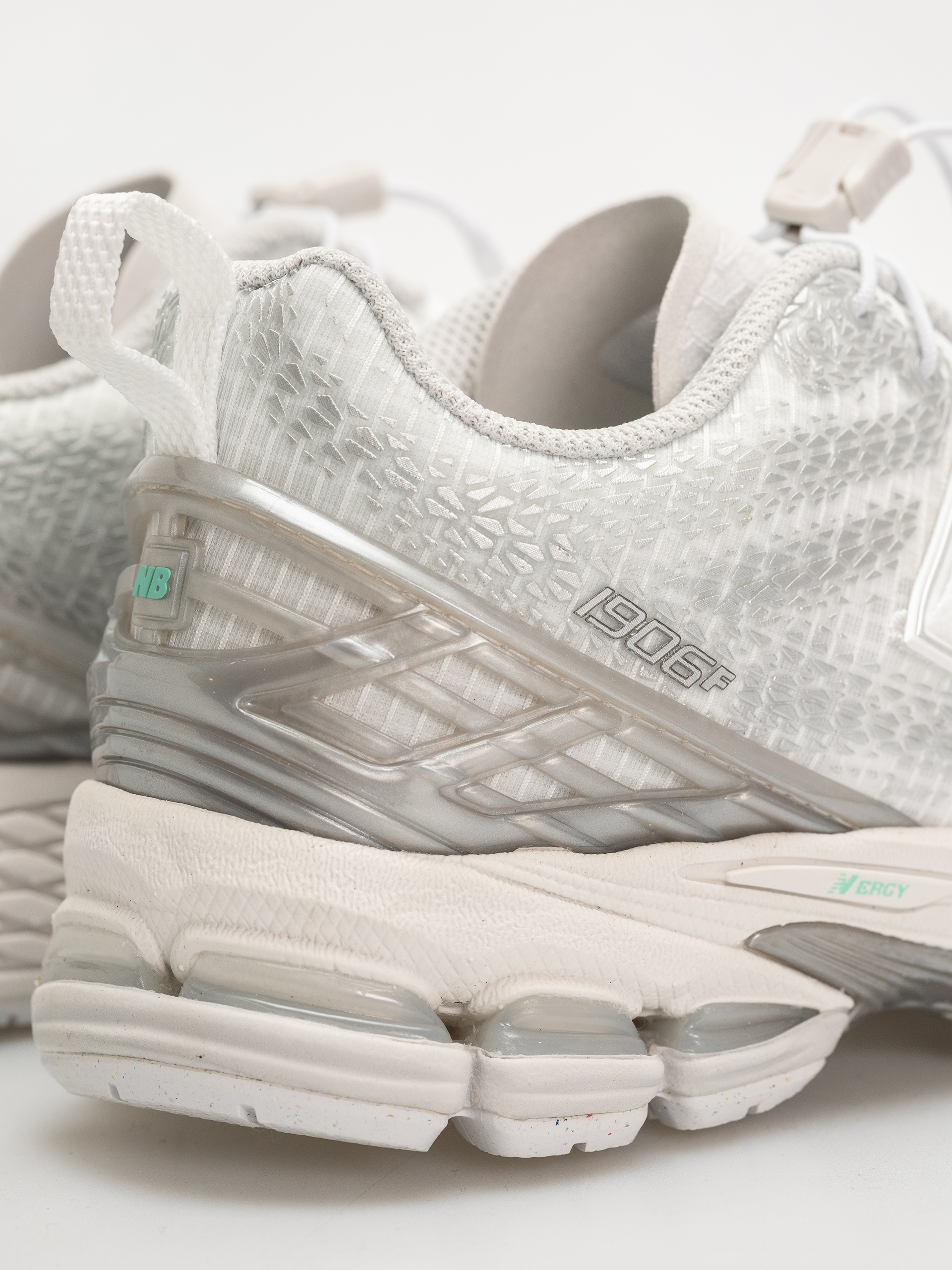 Pantofi New Balance 1906 (103 white/silver metallic/deep end)