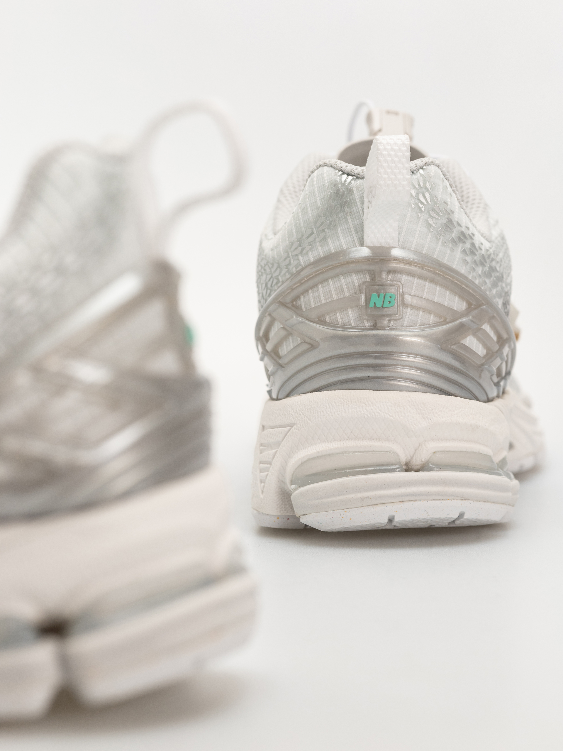 Pantofi New Balance 1906 (103 white/silver metallic/deep end)