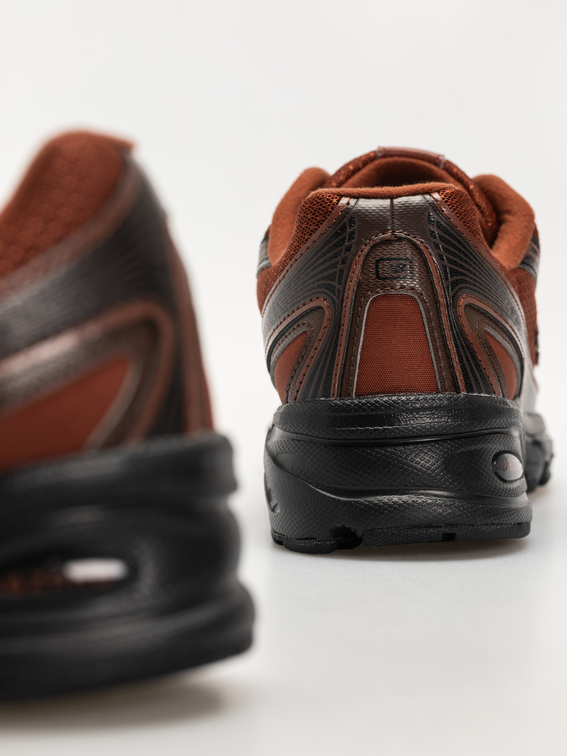 Pantofi New Balance 740 (relic brown/pumpernickel)