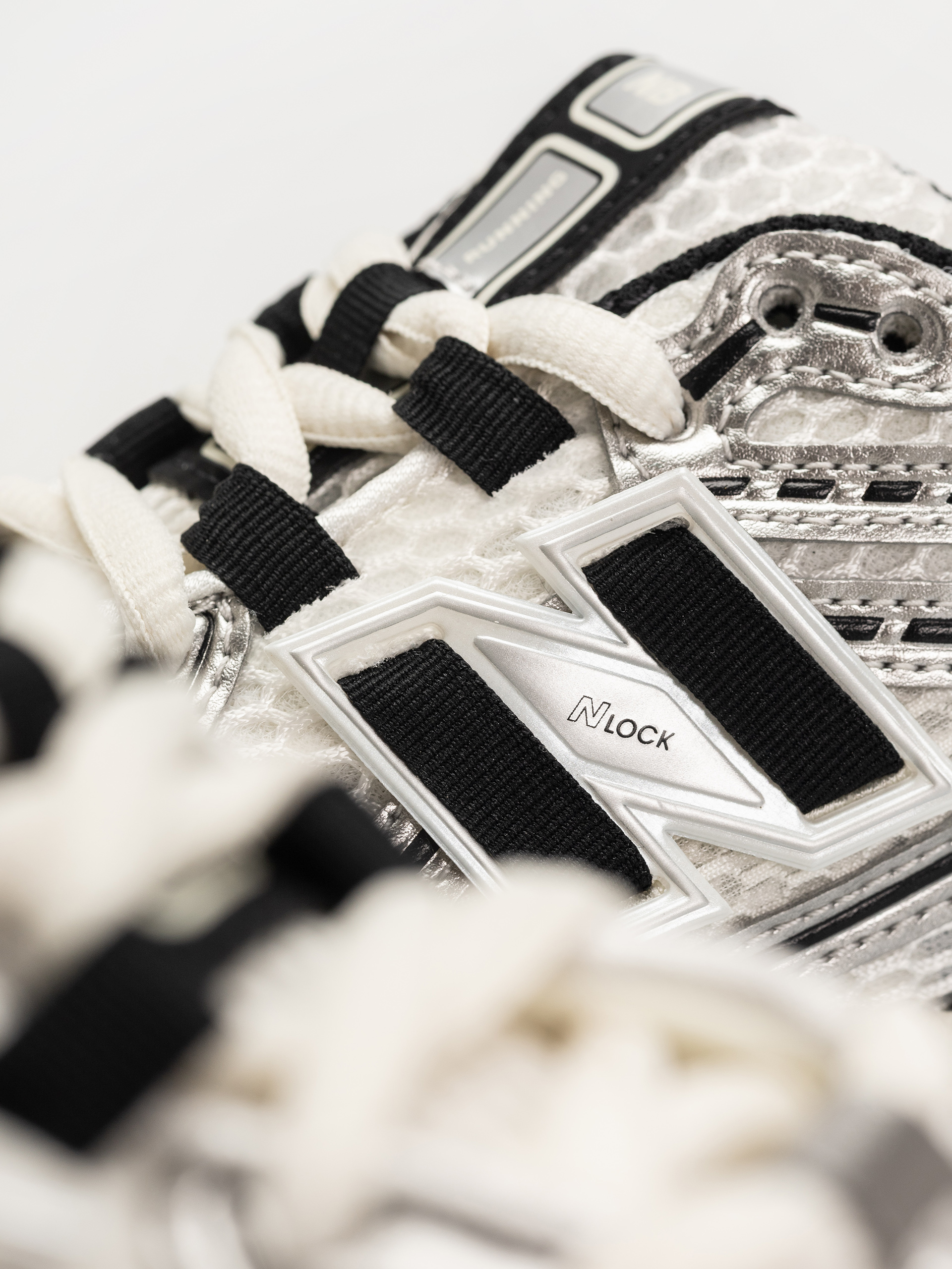 Pantofi New Balance 1906 (silver metallic/black/sea salt er)