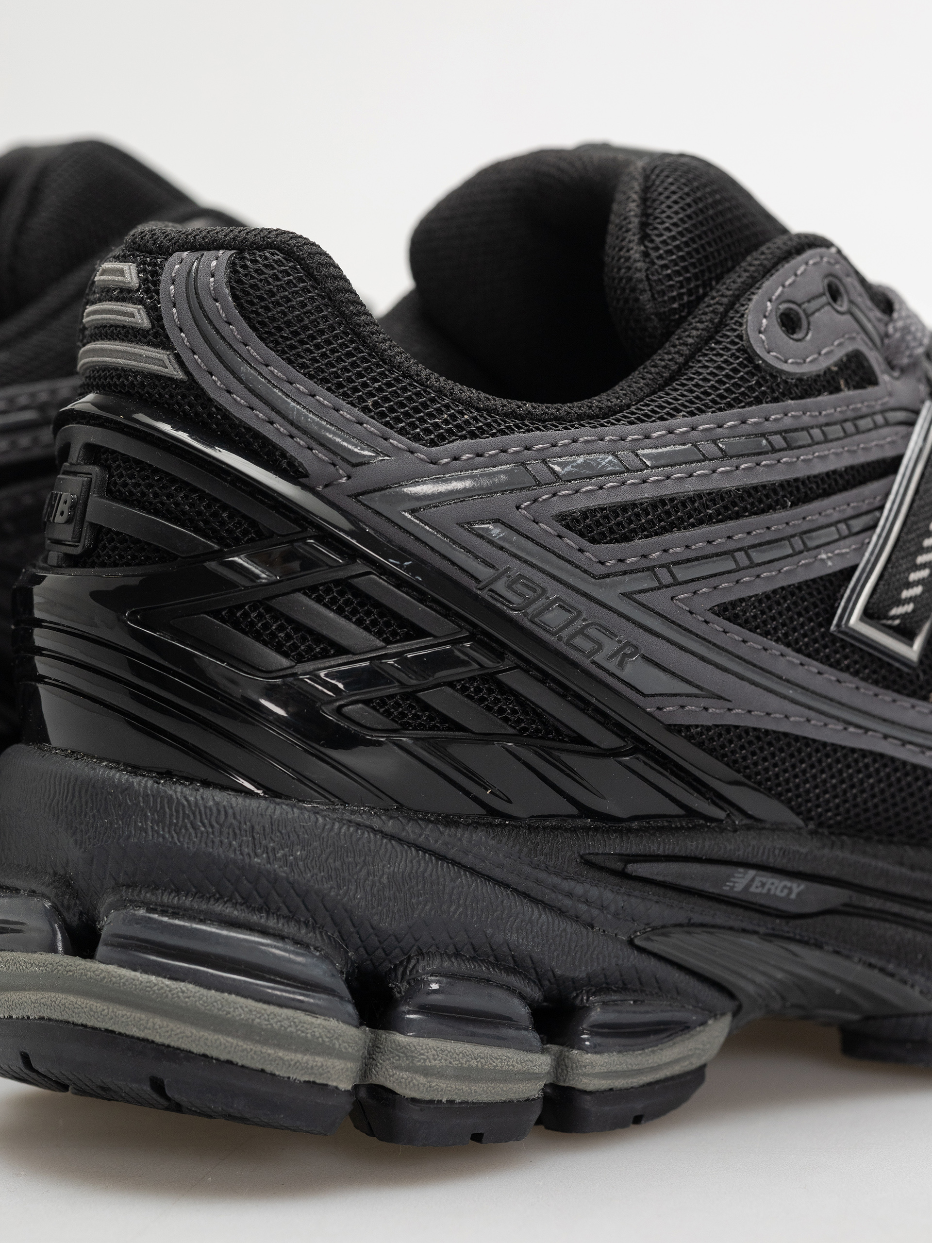 Pantofi New Balance 1906 (black)