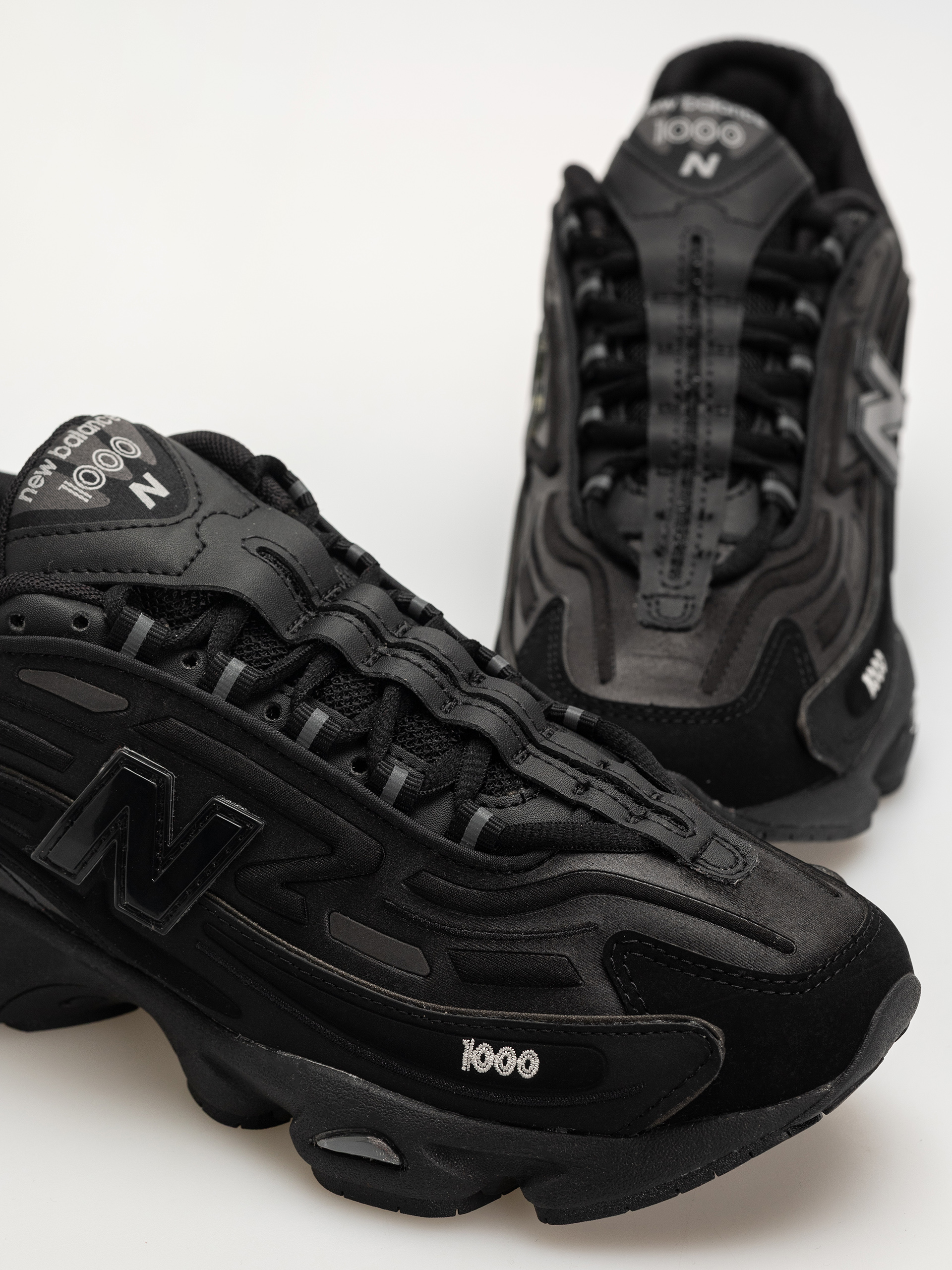 Pantofi New Balance 1000 (black/black metallic/light gold metallic b)