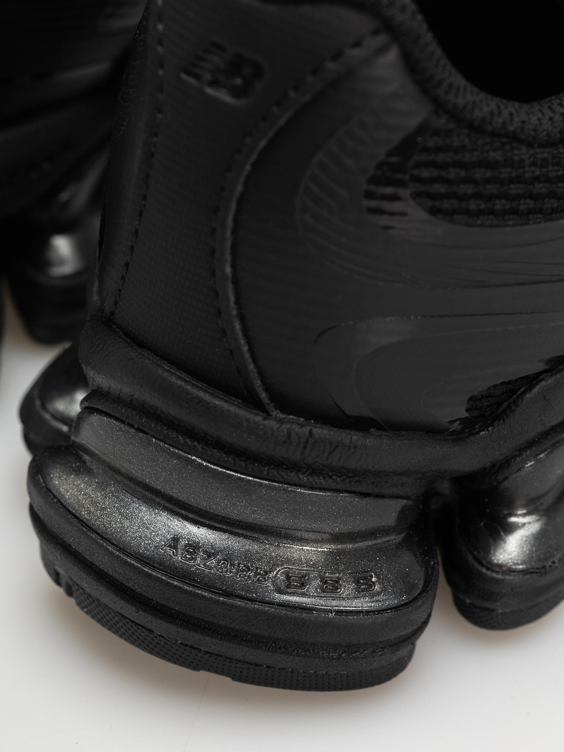 Pantofi New Balance 2000 (black/black etb)