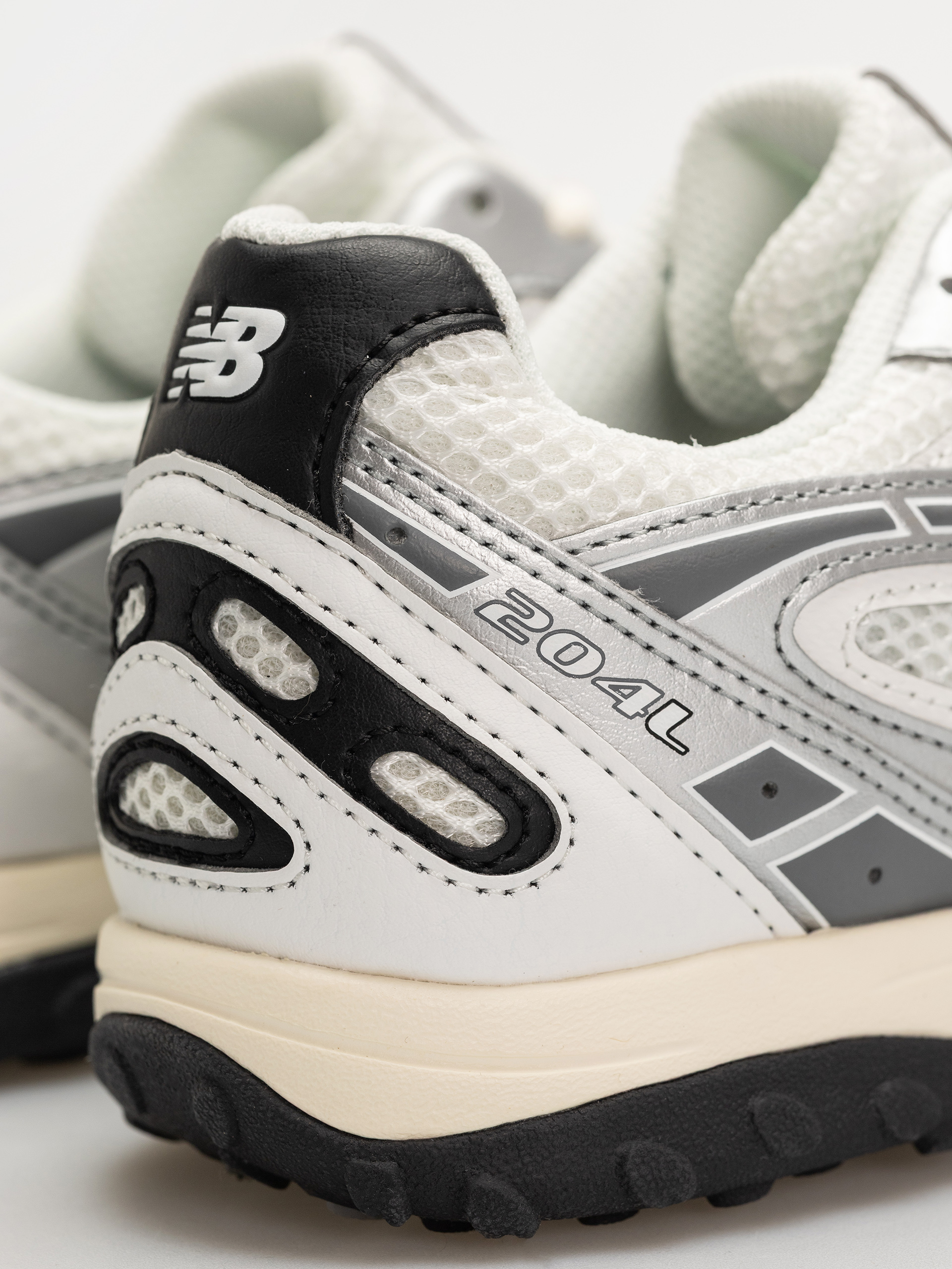 Pantofi New Balance 204 (silver metallic/black swd)