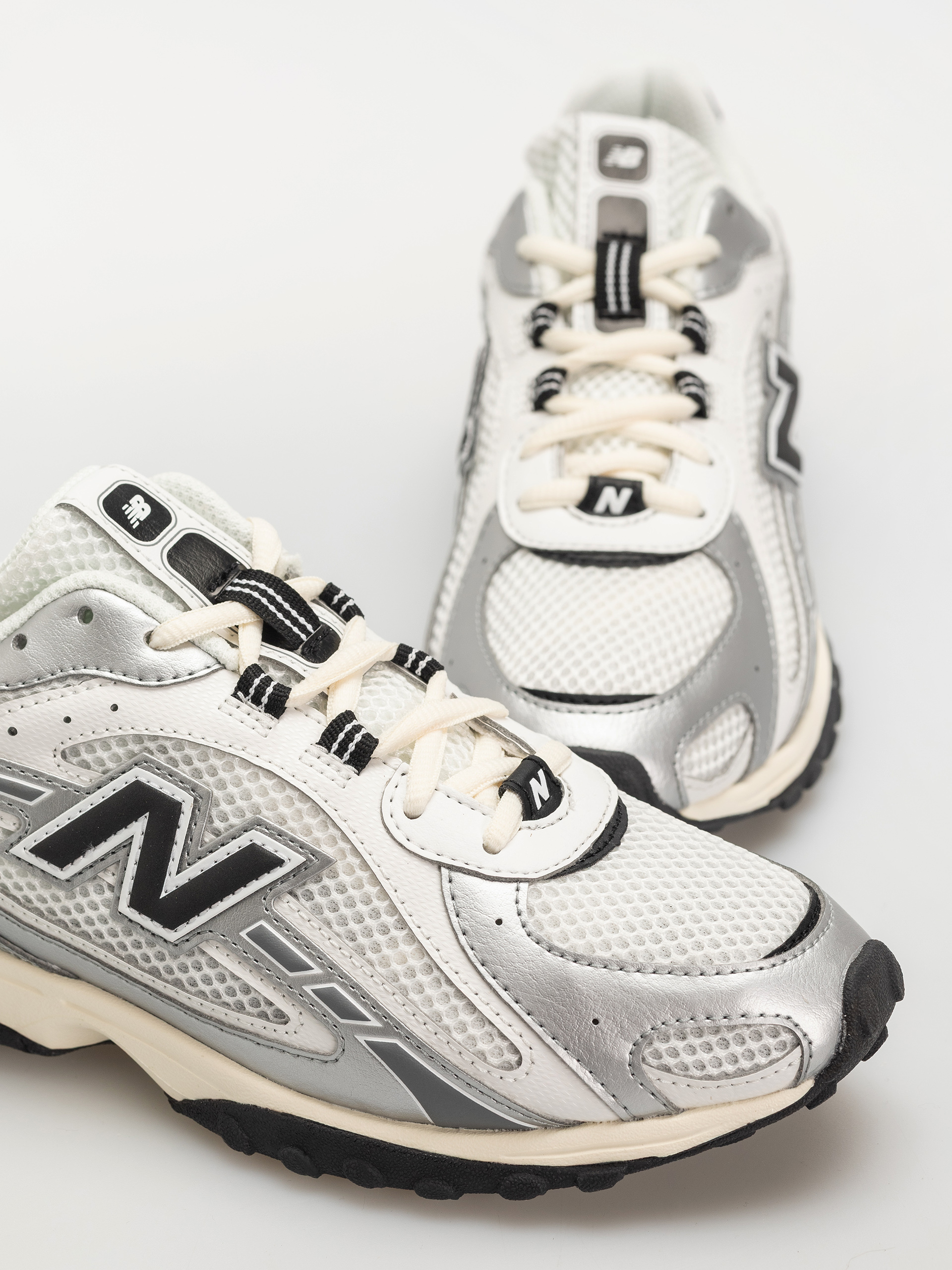 Pantofi New Balance 204 (silver metallic/black swd)