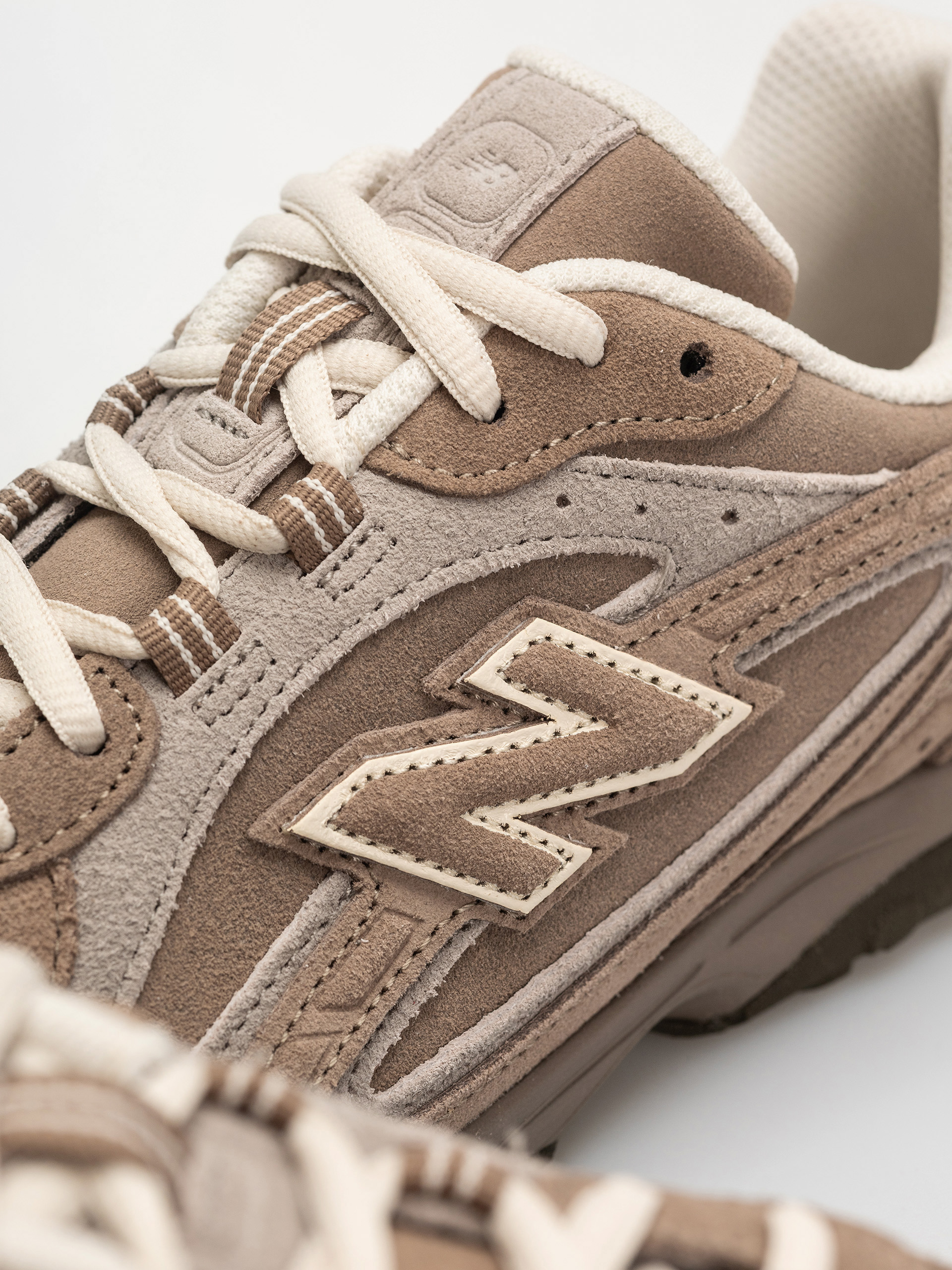 Pantofi New Balance 204 (mushroom/arid stone mma)