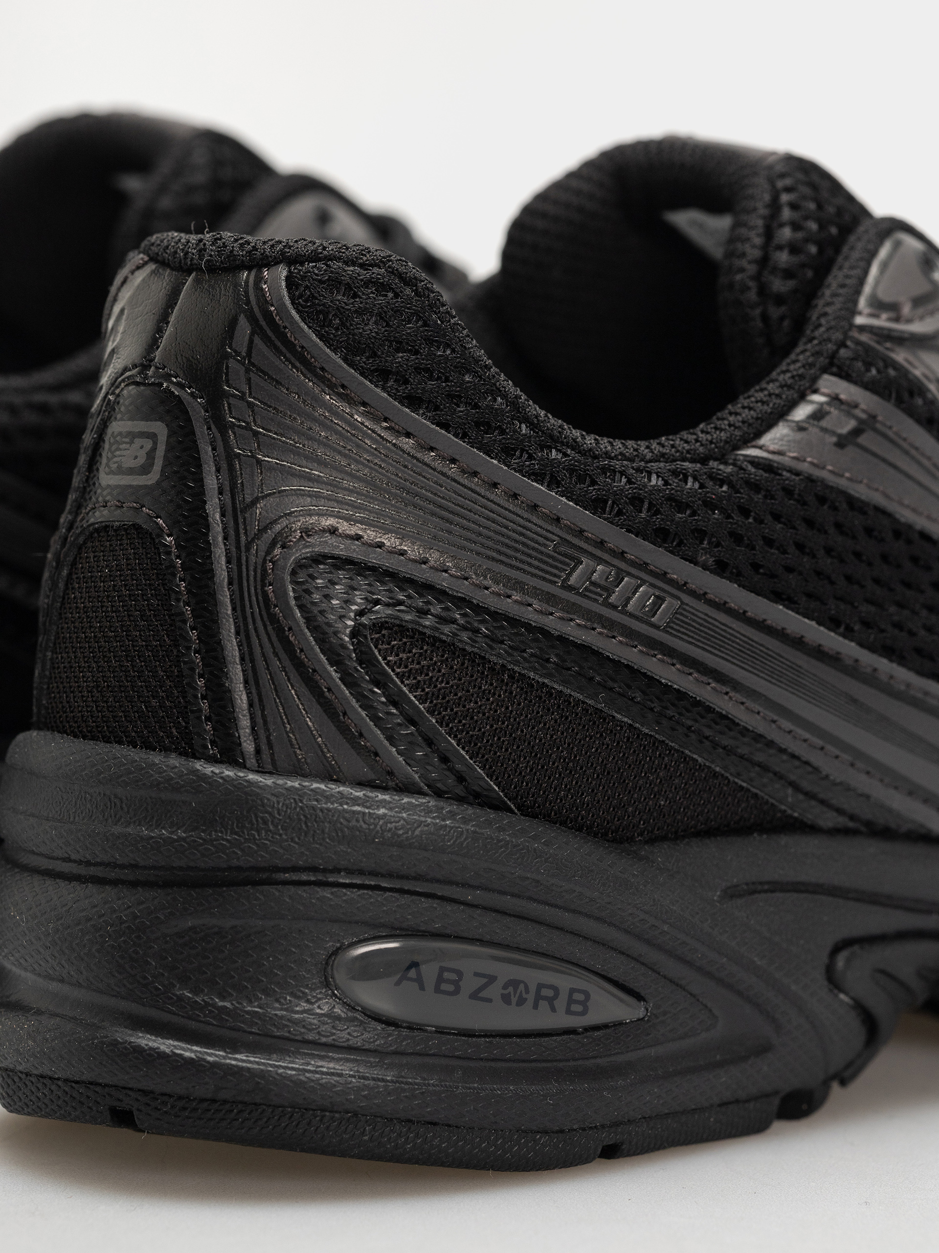 Pantofi New Balance 740 (white/silver metallic/black nw2)