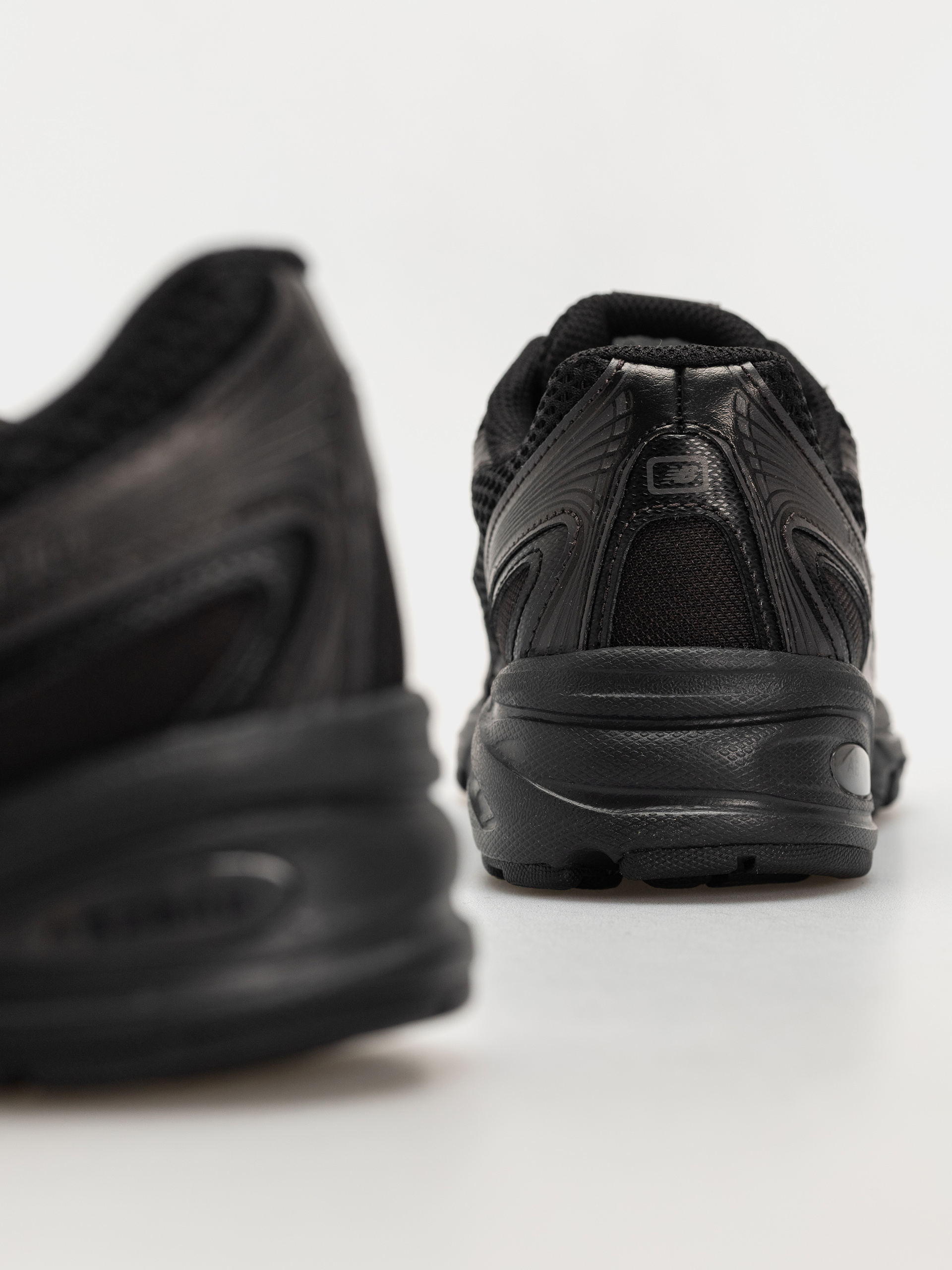 Pantofi New Balance 740 (white/silver metallic/black nw2)