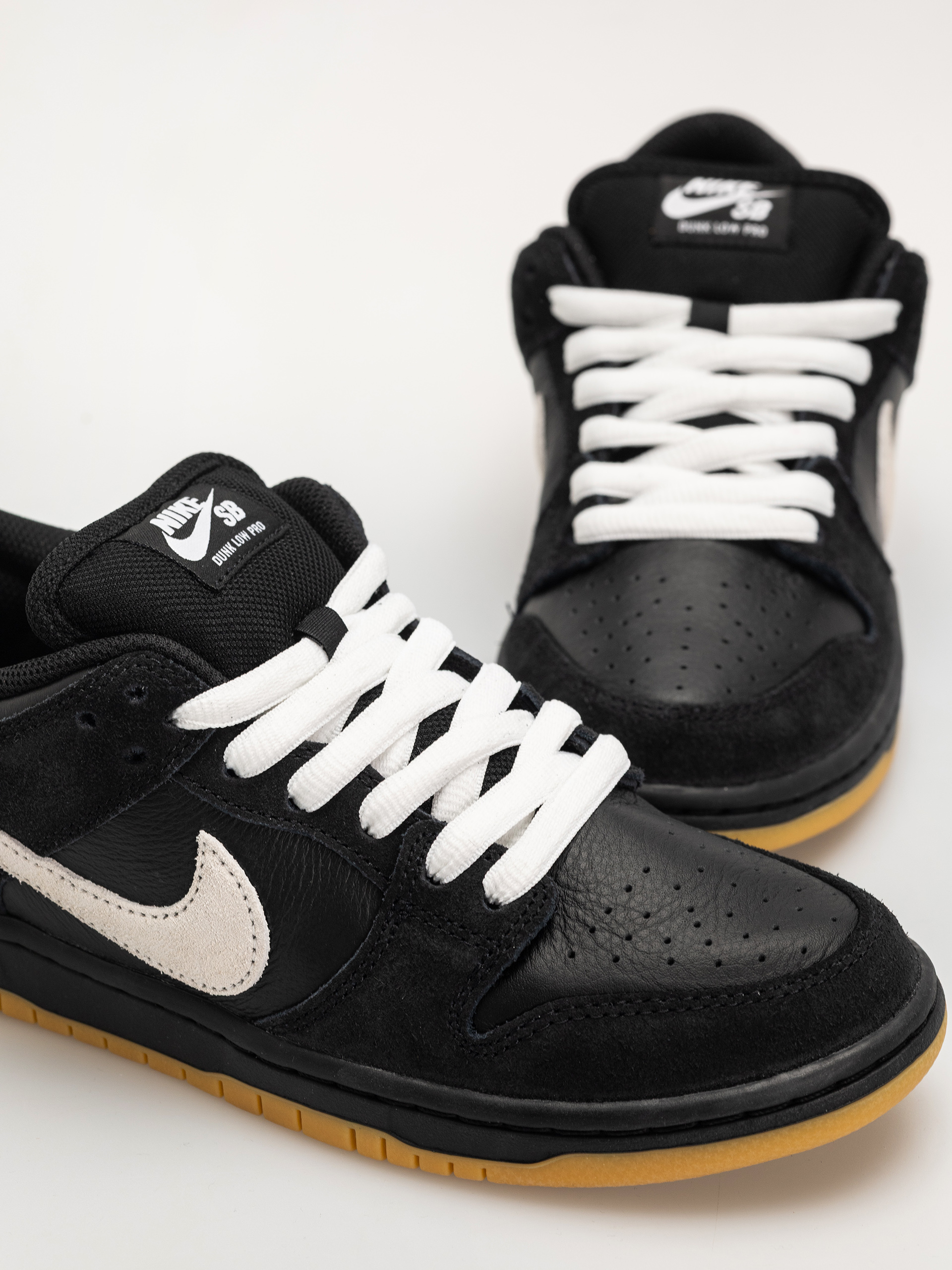 Pantofi Nike SB Dunk Low Pro (black/white black gum light brown)