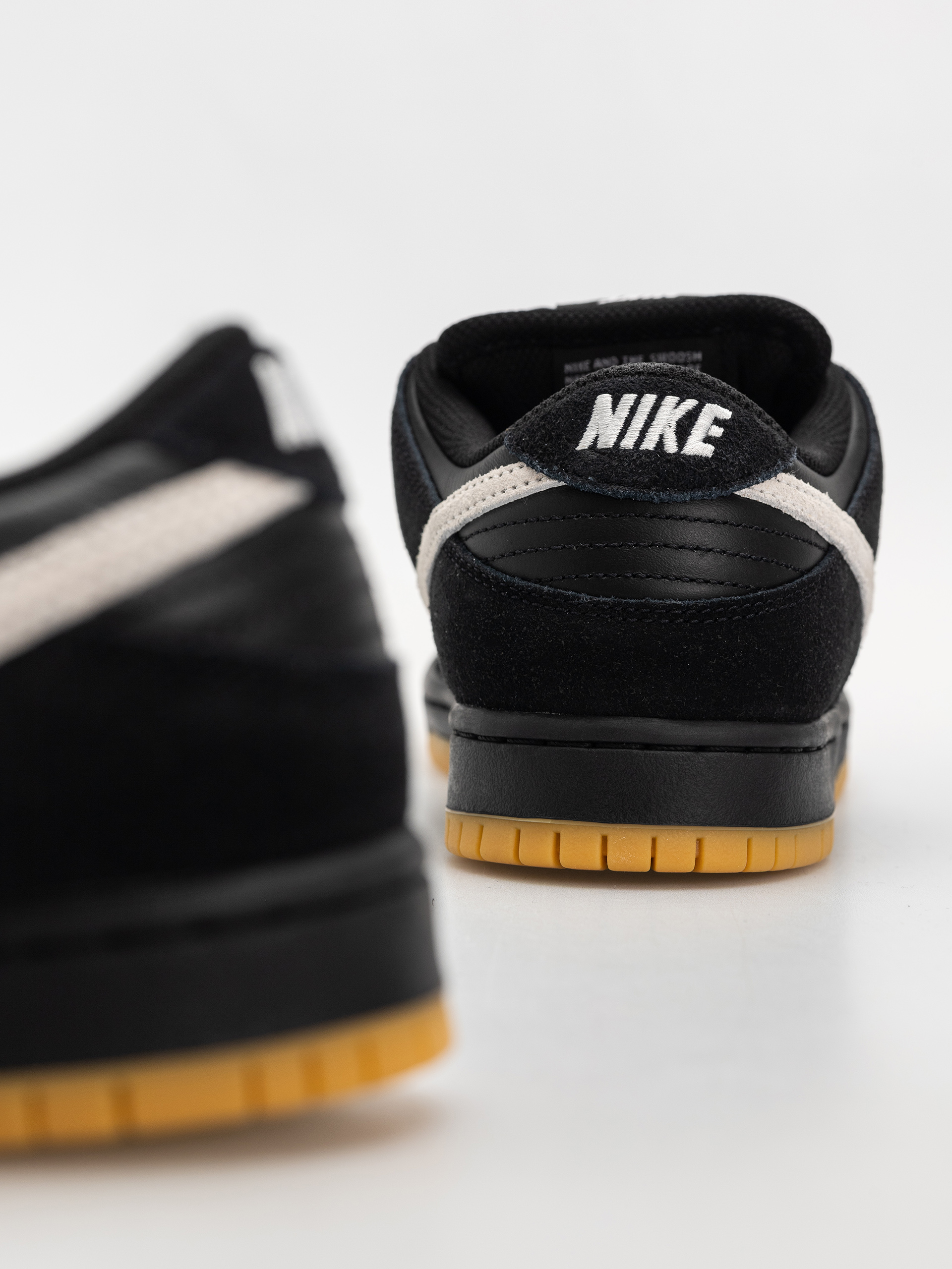 Pantofi Nike SB Dunk Low Pro (black/white black gum light brown)