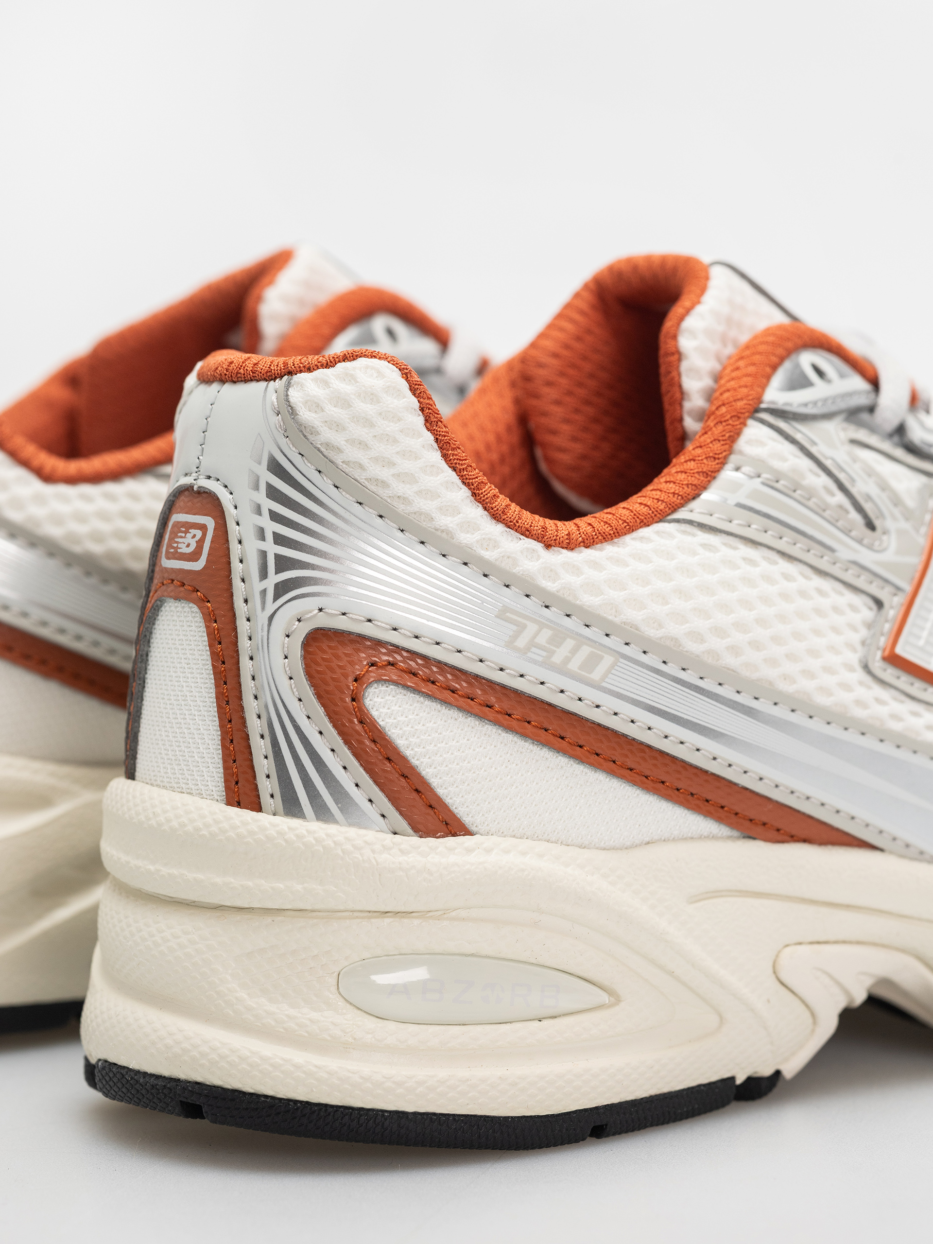 Pantofi New Balance 740 JR (silver metallic/cinnamon)