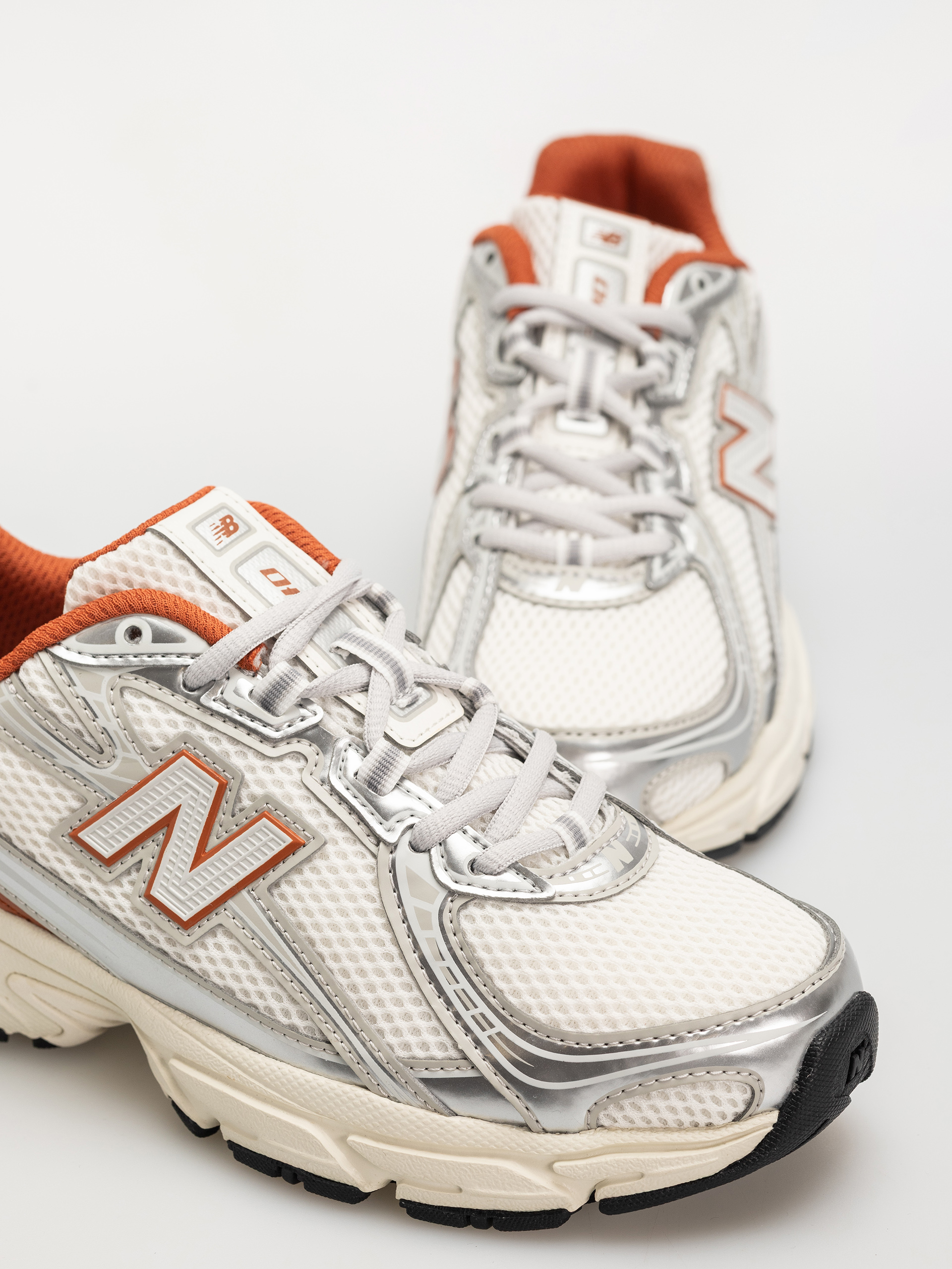 Pantofi New Balance 740 JR (silver metallic/cinnamon)