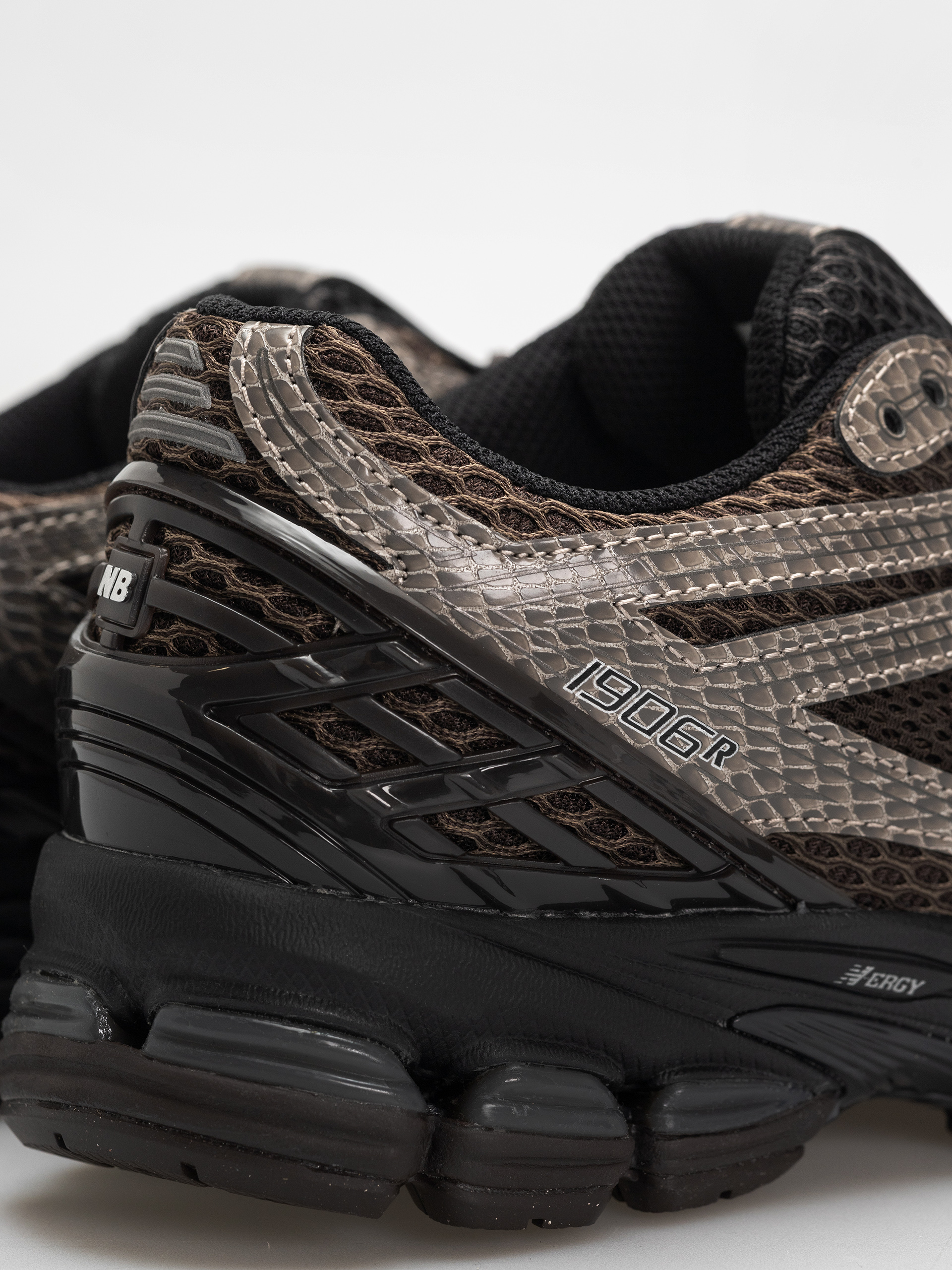 Pantofi New Balance 1906 (thunder brown/black)