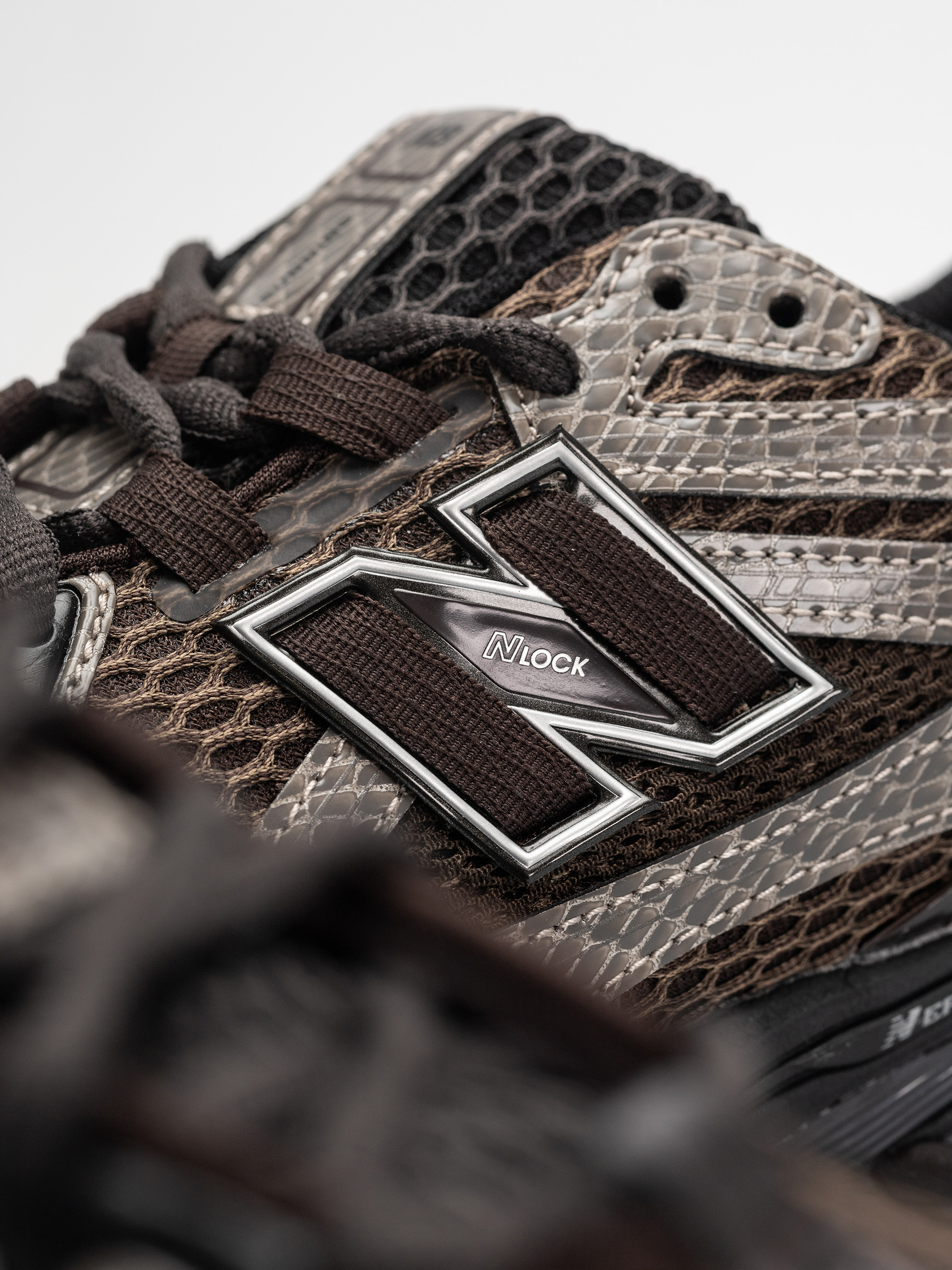 Pantofi New Balance 1906 (thunder brown/black)