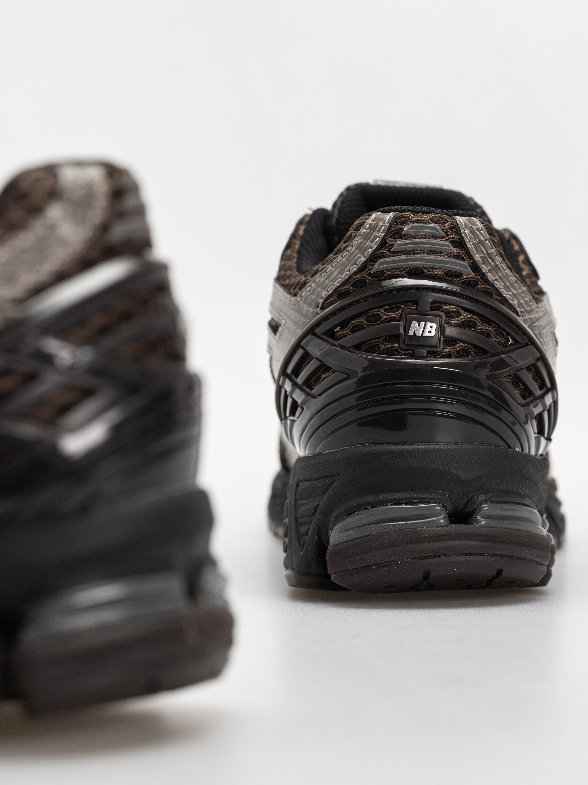 Pantofi New Balance 1906 (thunder brown/black)