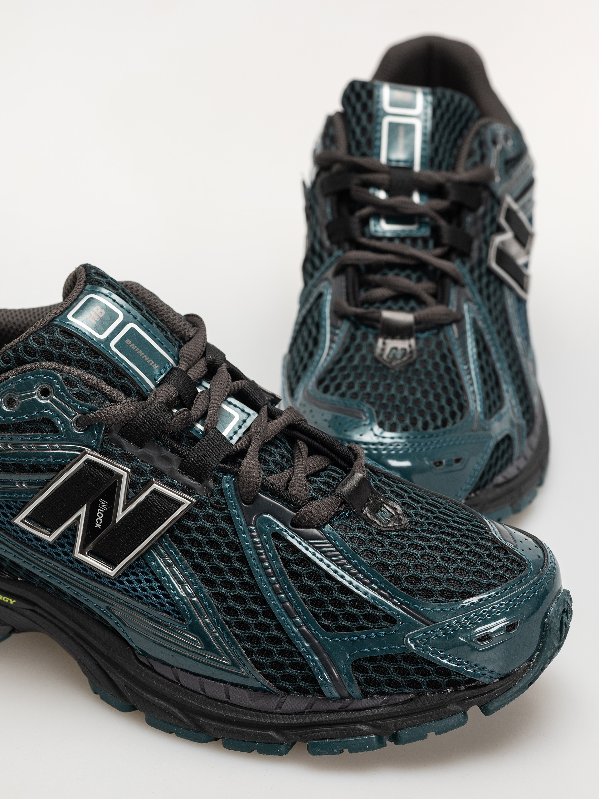 Pantofi New Balance 1906 (medusa green/black)