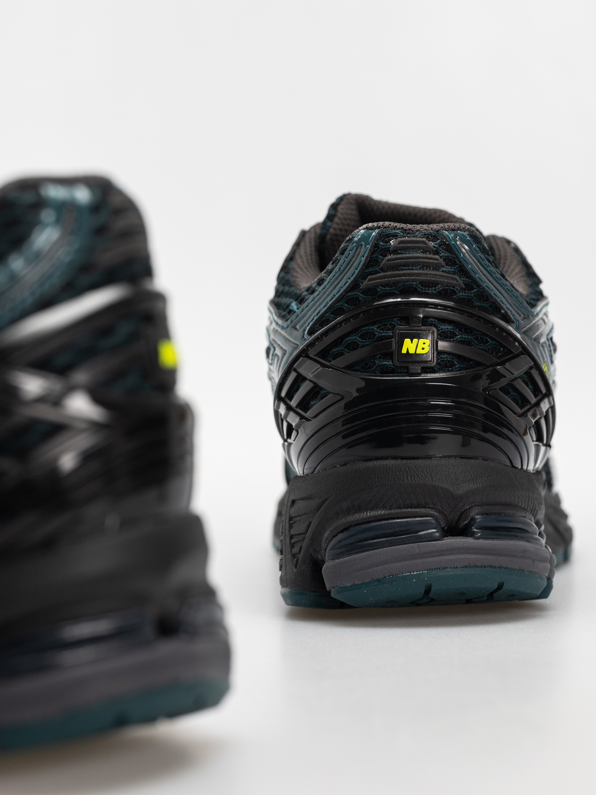 Pantofi New Balance 1906 (medusa green/black)