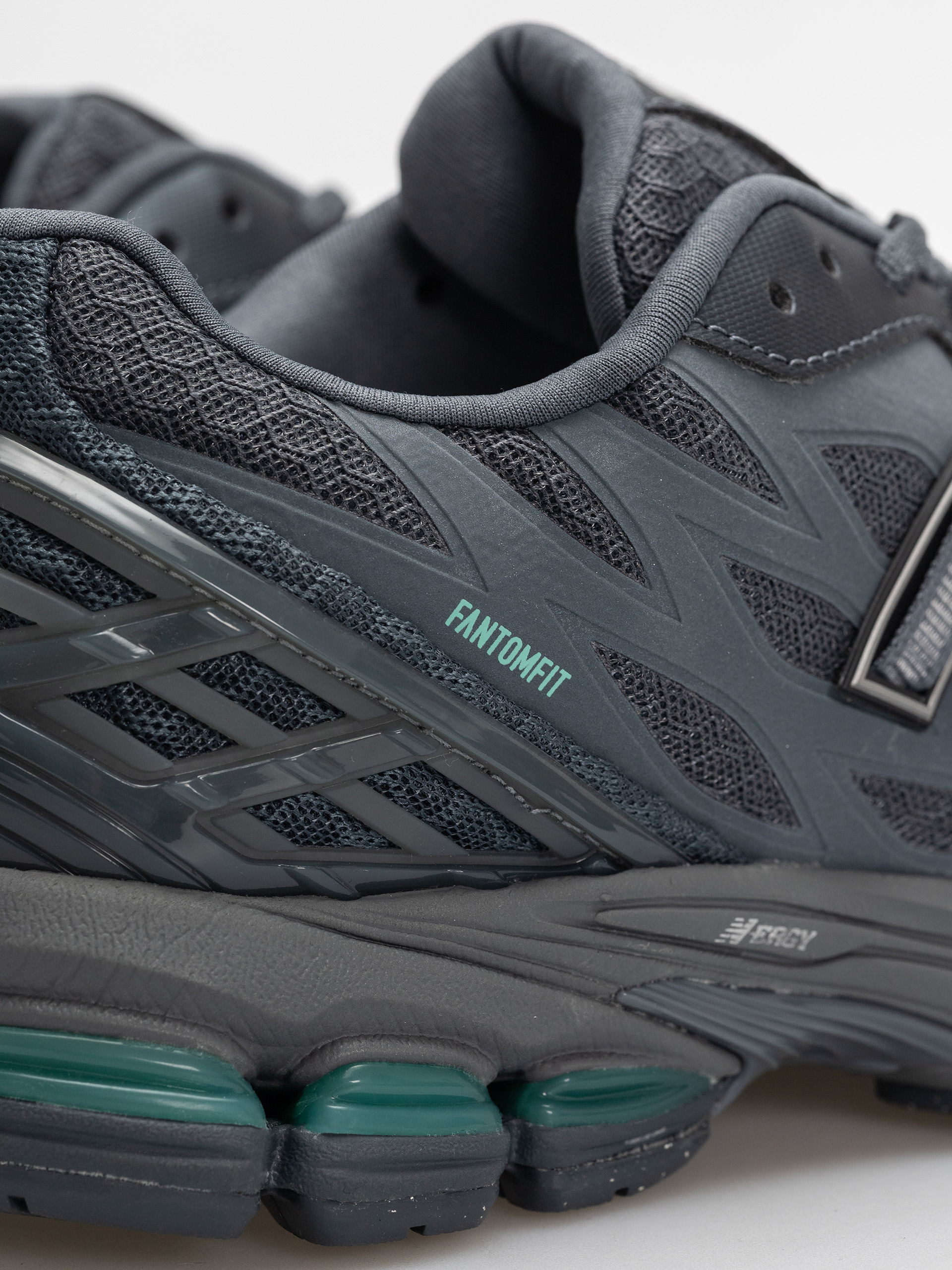 Pantofi New Balance 1906 (graphite/deep end)