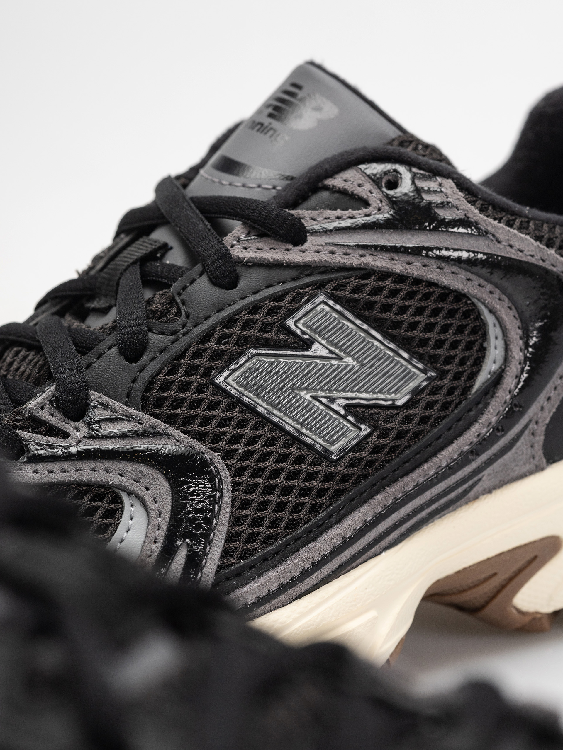 Pantofi New Balance 530 (black/castlerock)