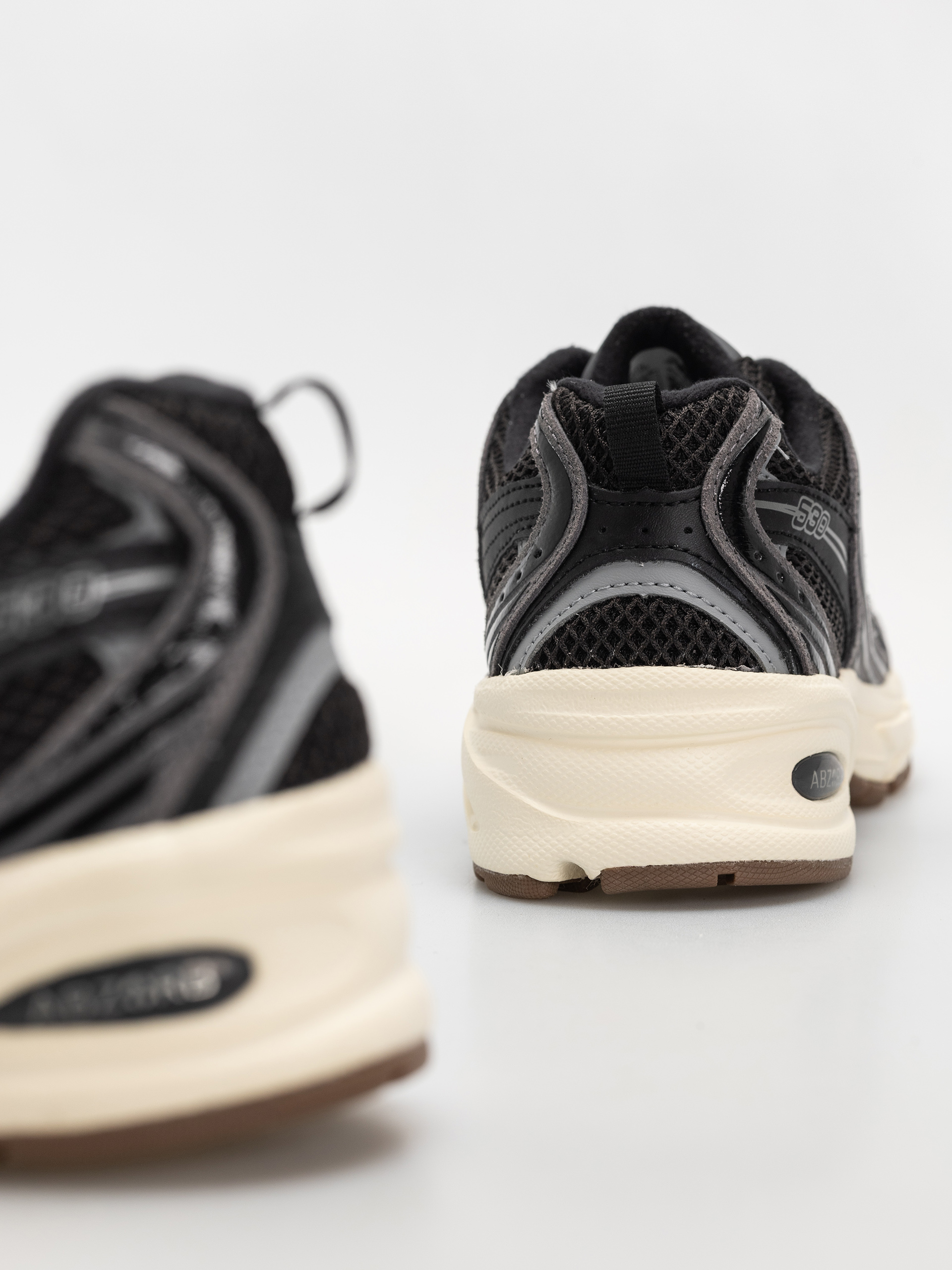 Pantofi New Balance 530 (black/castlerock)