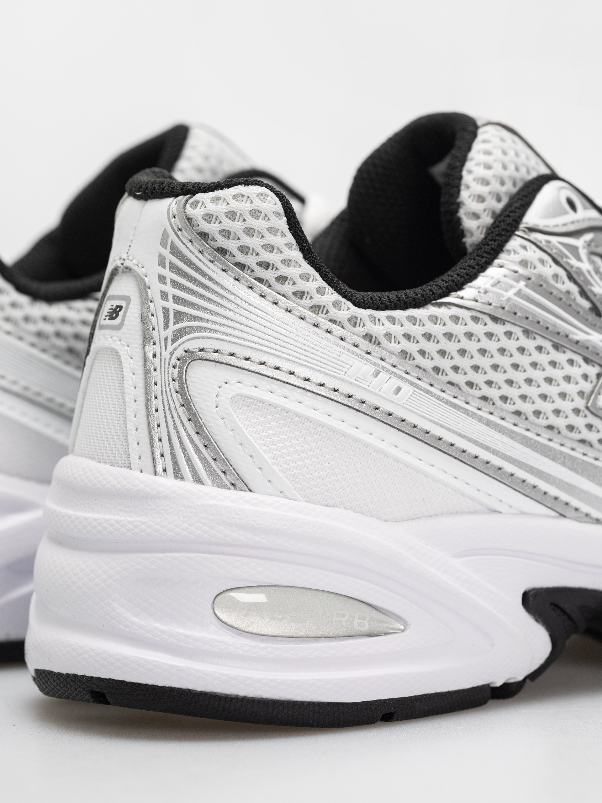 Pantofi New Balance 740 (white/silver metallic/black nw2)