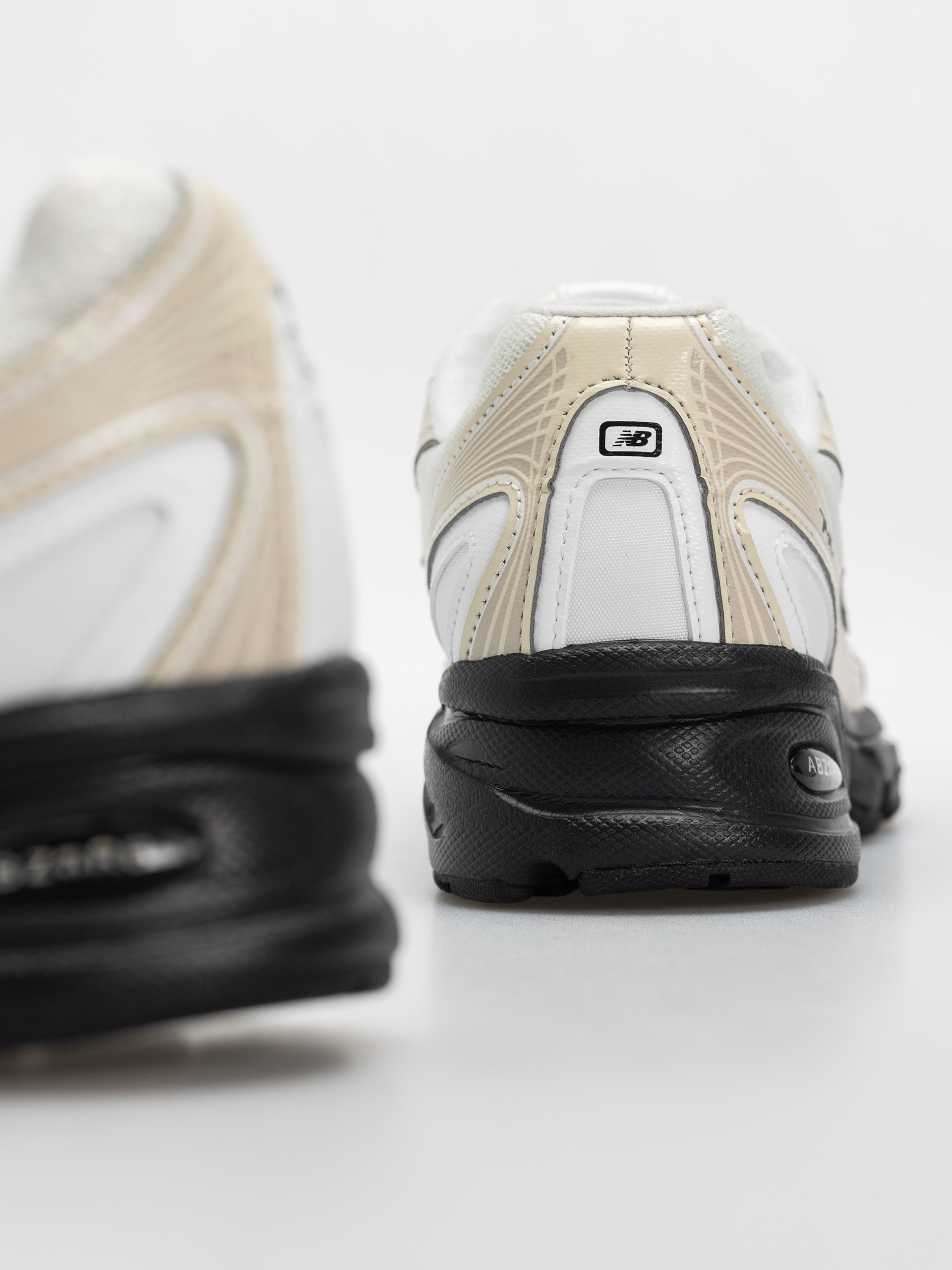 Pantofi New Balance 740 (timberwolf/103 white)