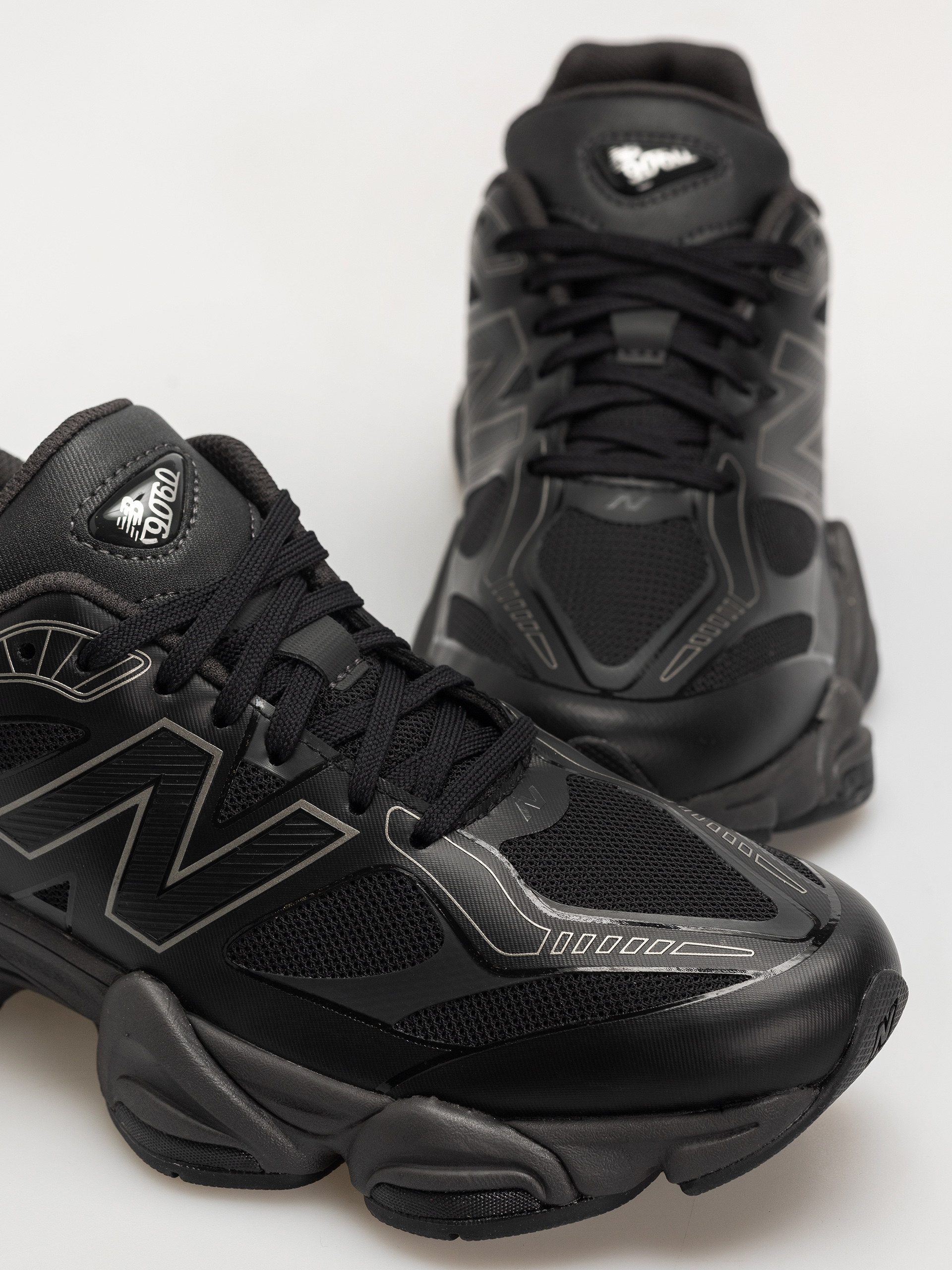 Pantofi New Balance 9060 (black/faded black)