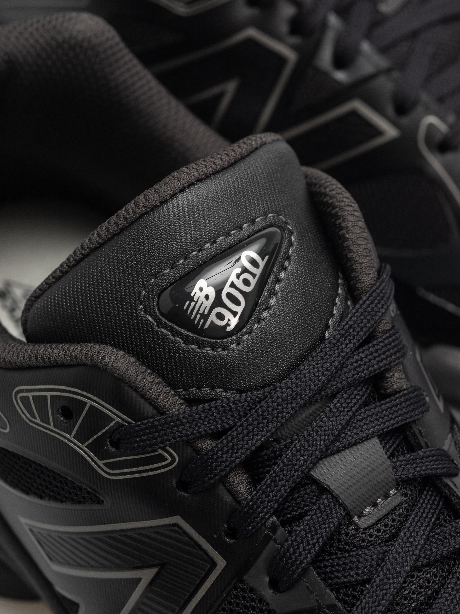 Pantofi New Balance 9060 (black/faded black)