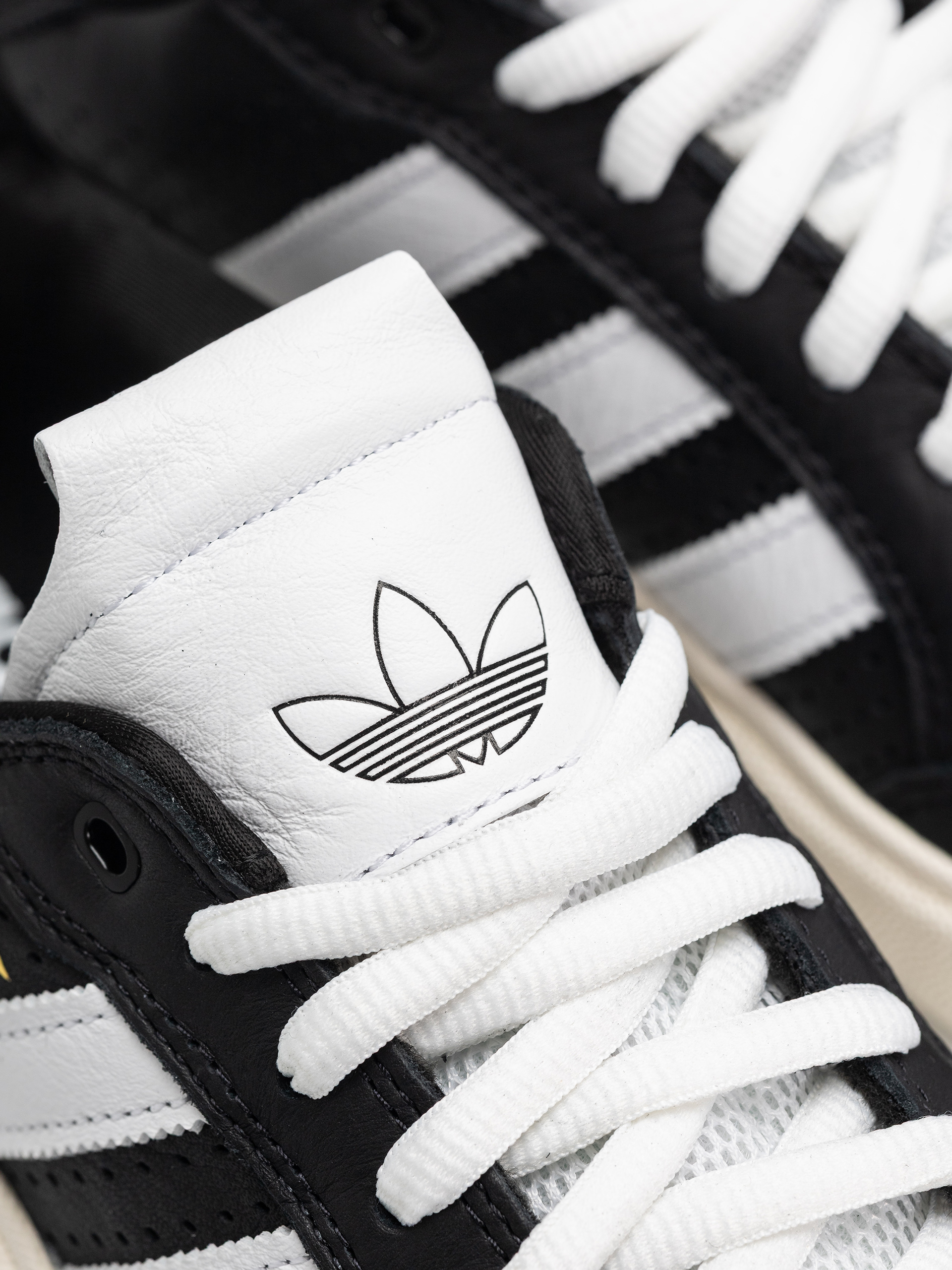 Pantofi adidas Tyshawn Low (cblack/ftwwht/cwhite)