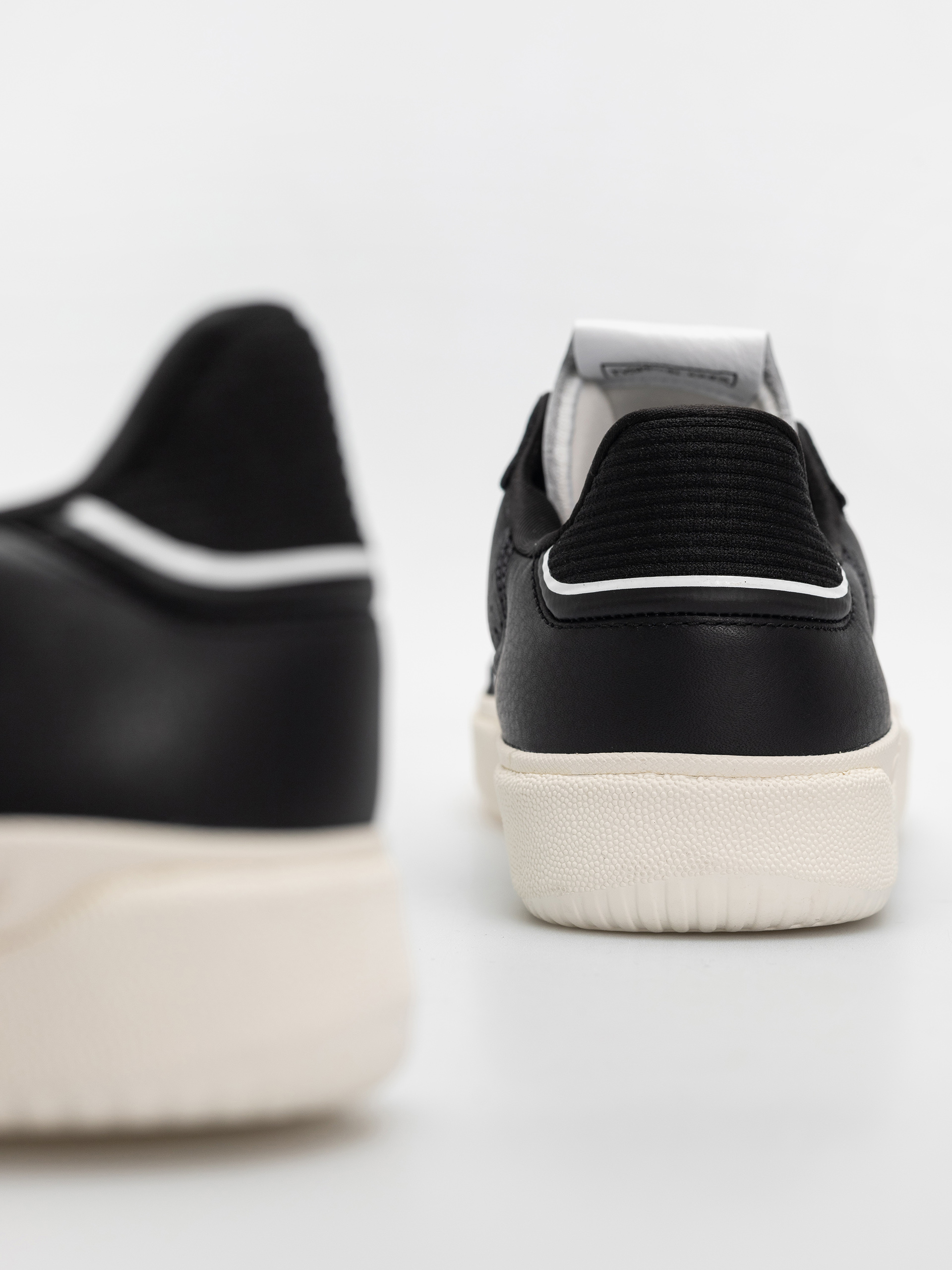 Pantofi adidas Tyshawn Low (cblack/ftwwht/cwhite)