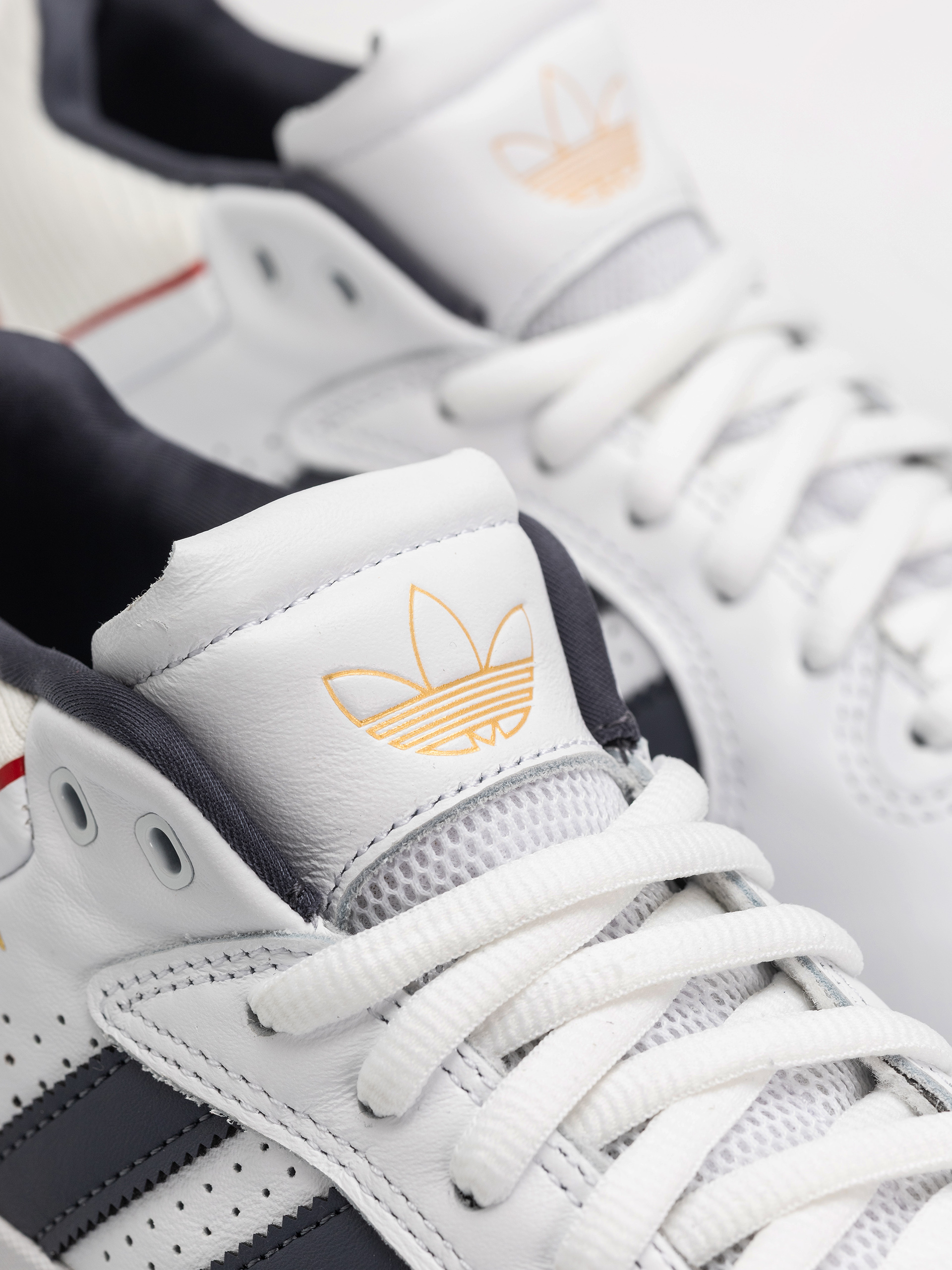 Pantofi adidas Tyshawn (ftwwht/colred)