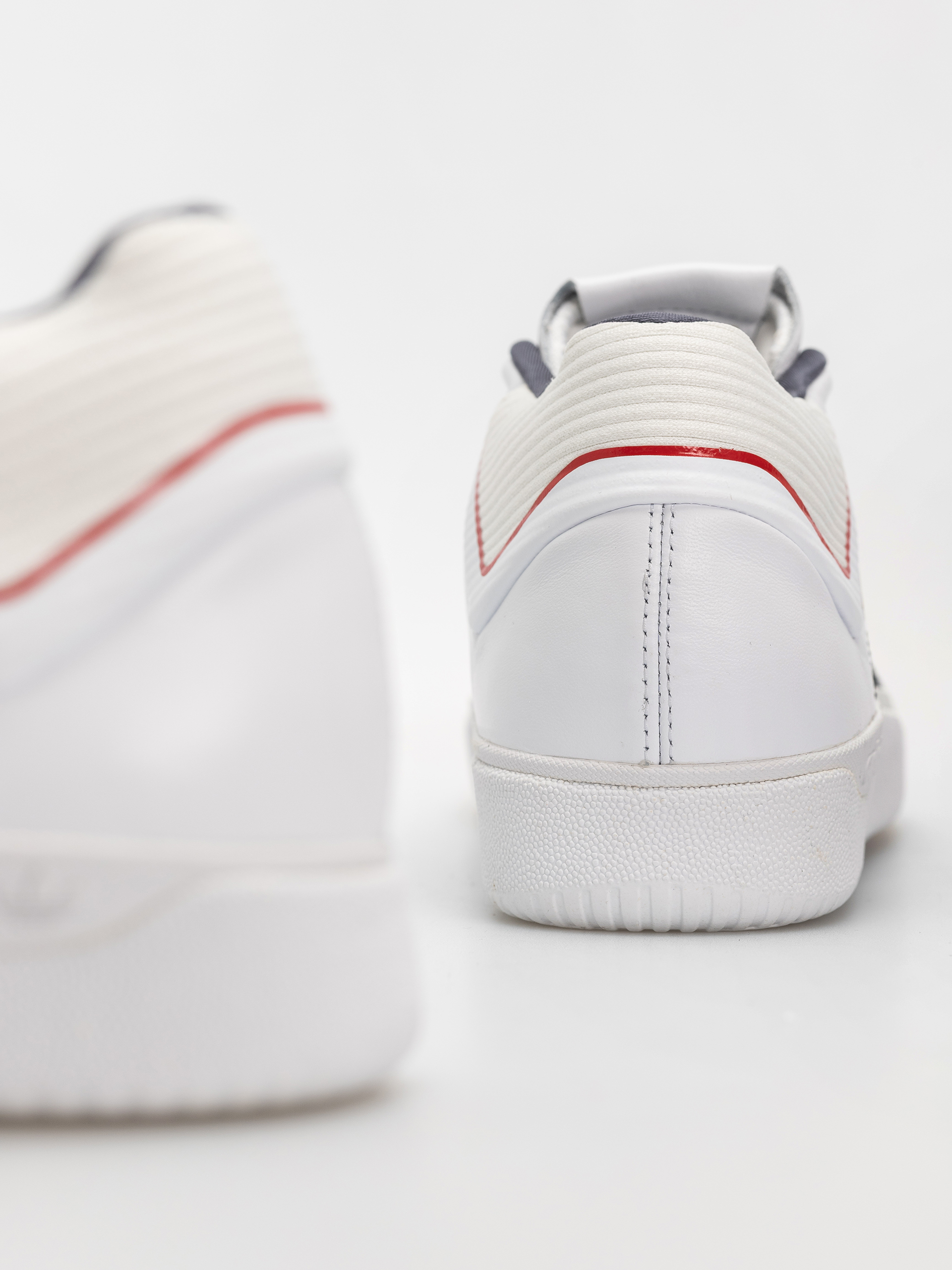 Pantofi adidas Tyshawn (ftwwht/colred)