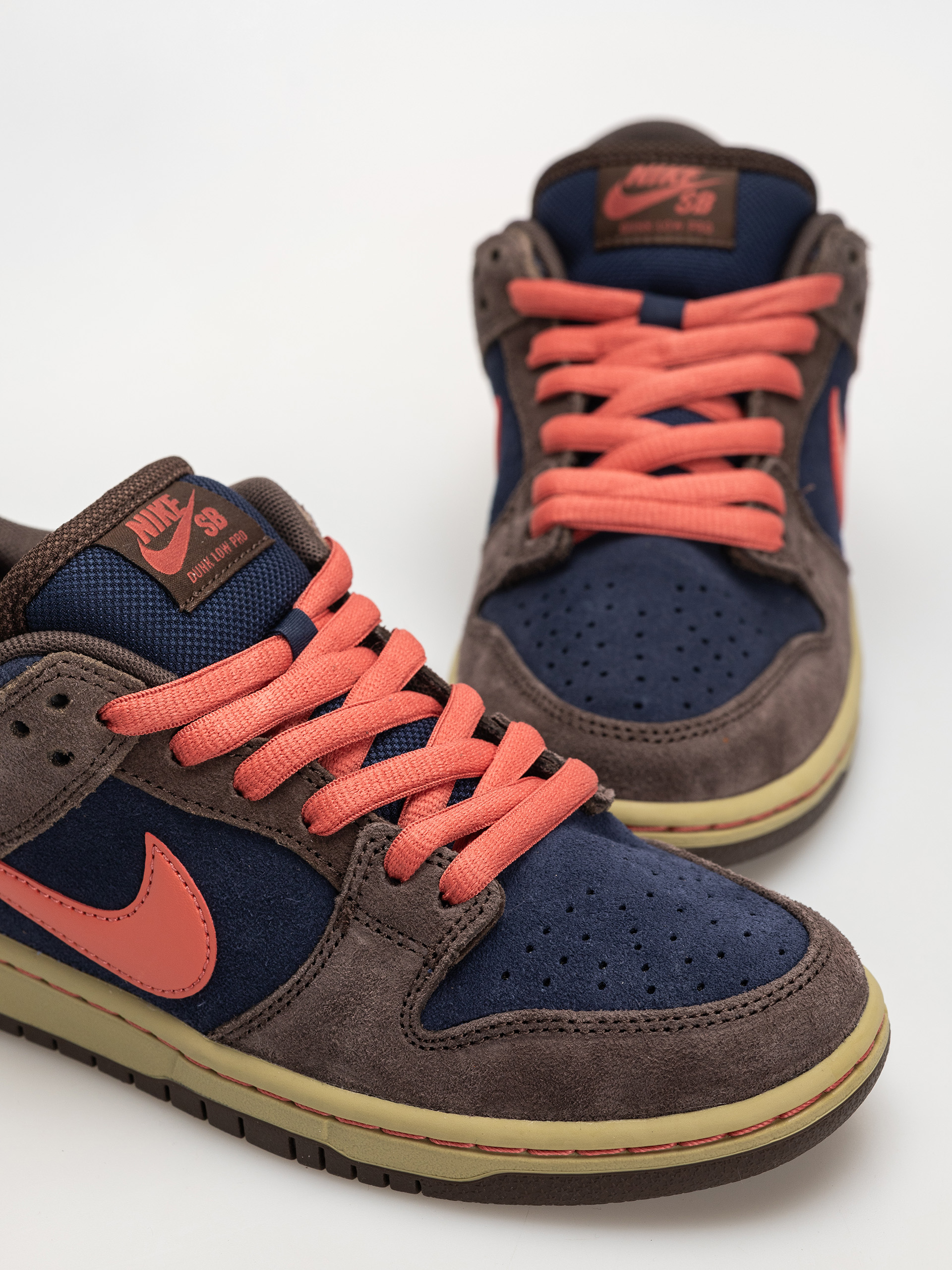 Pantofi Nike SB Dunk Low Pro (baroque brown/adobe midnight navy)