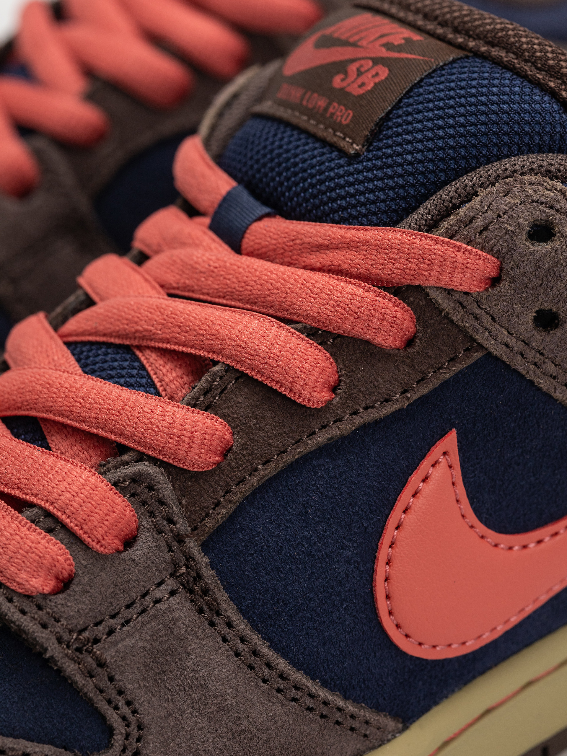 Pantofi Nike SB Dunk Low Pro (baroque brown/adobe midnight navy)