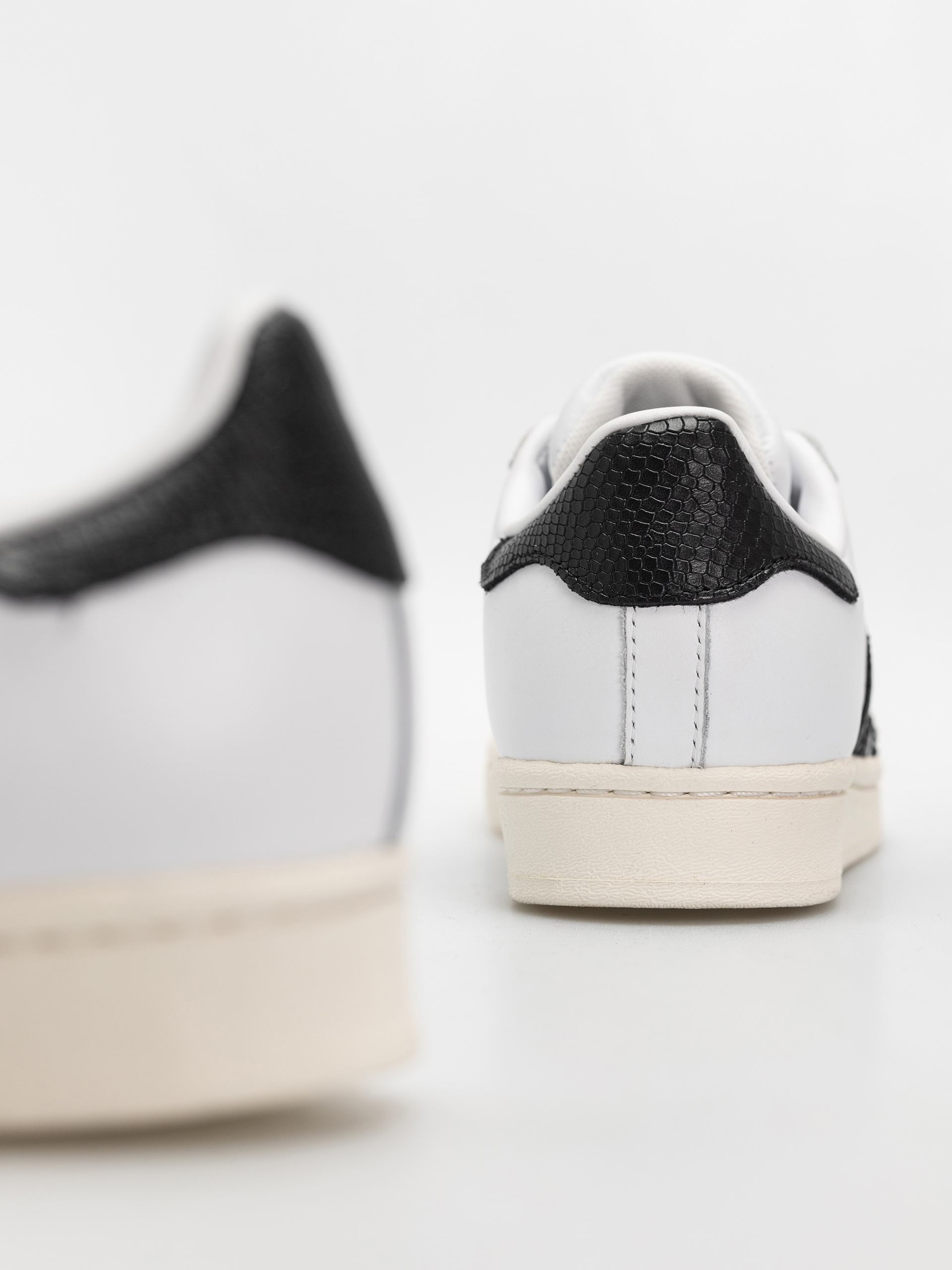 Pantofi adidas Superstar Adv (ftwwht/cblack/goldmt)