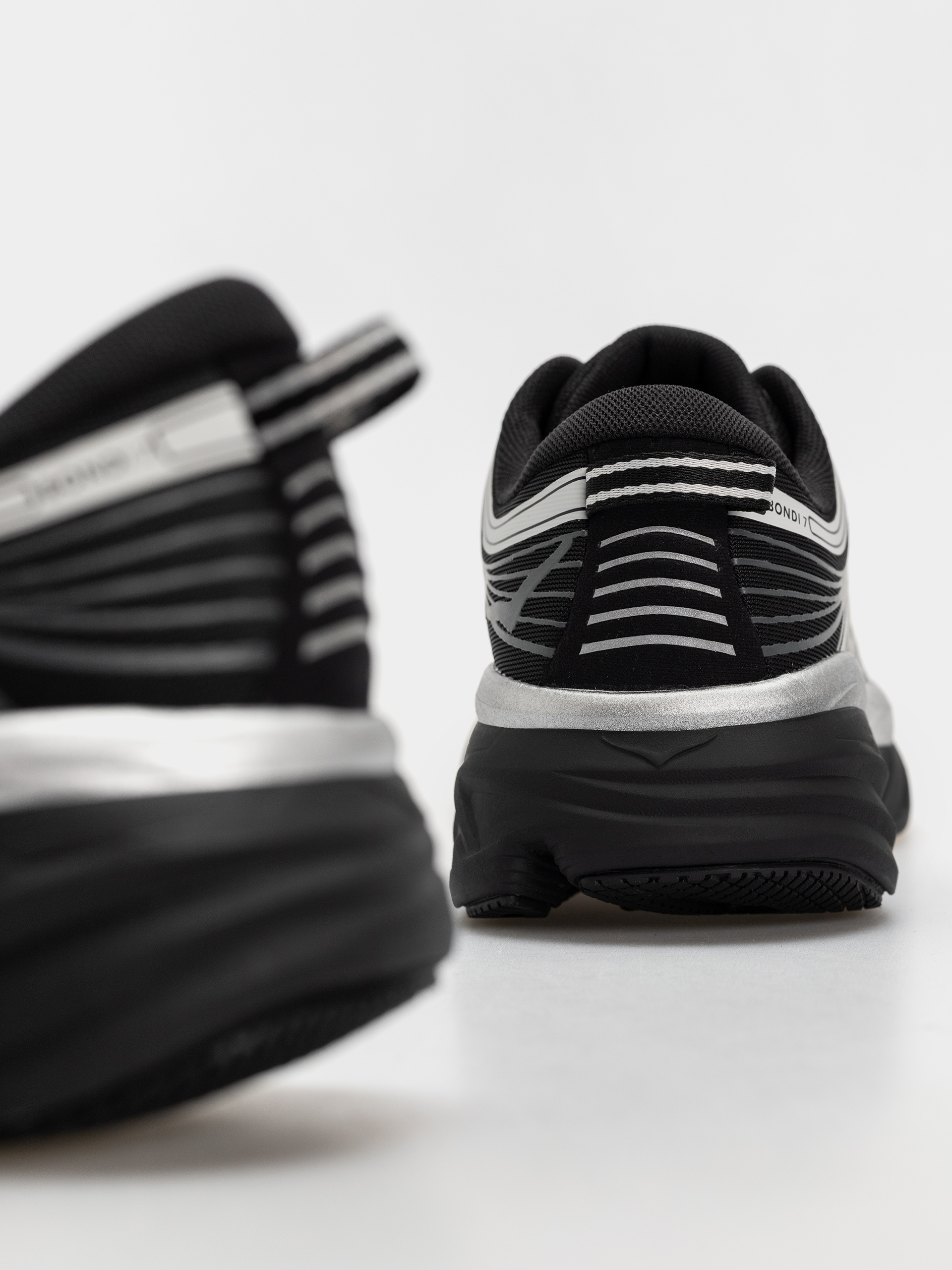 Pantofi Hoka Bondi 7 (black/stardust)