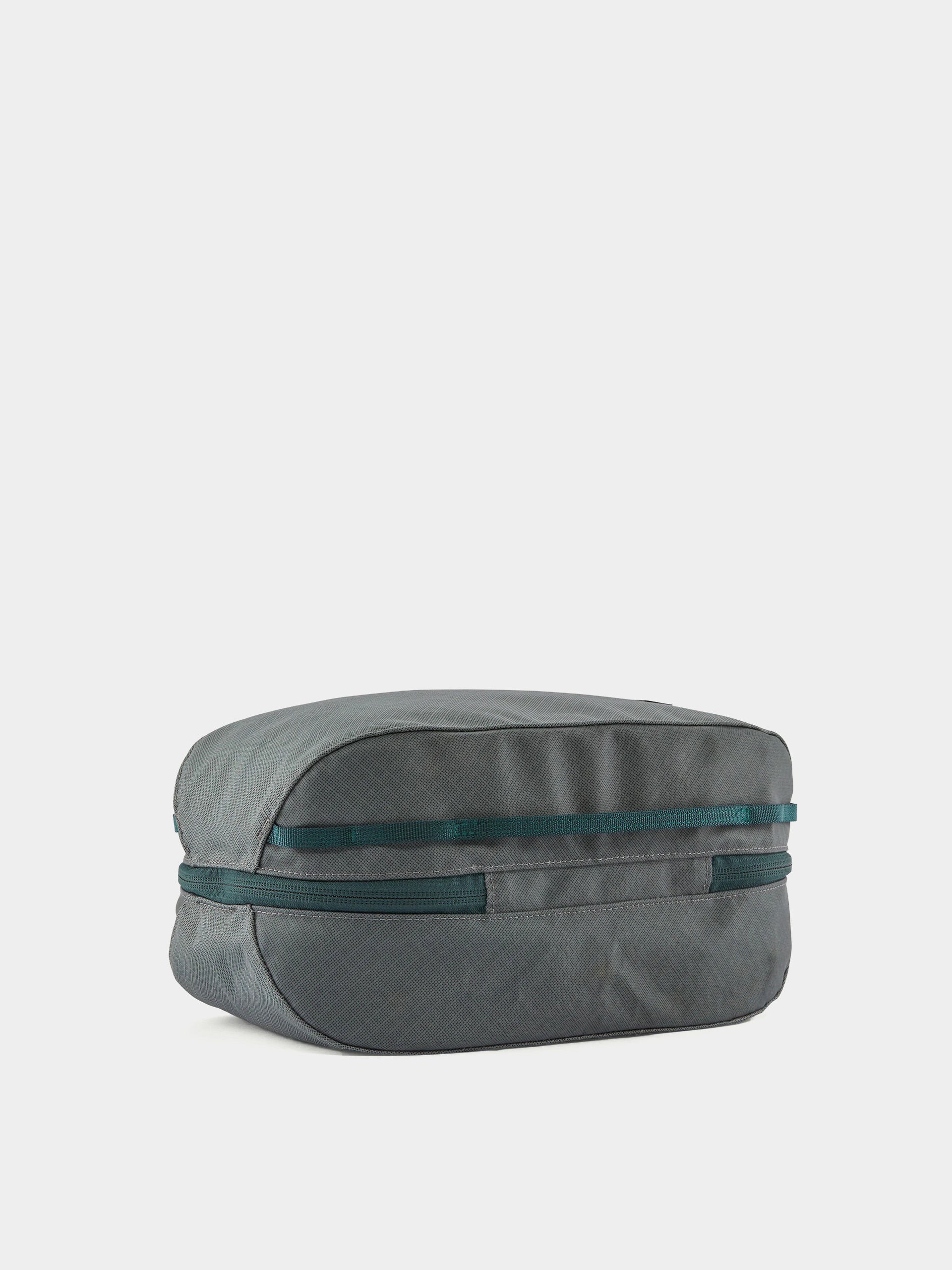 Geantă cosmetică Patagonia Black Hole Cube 6L (noble grey)