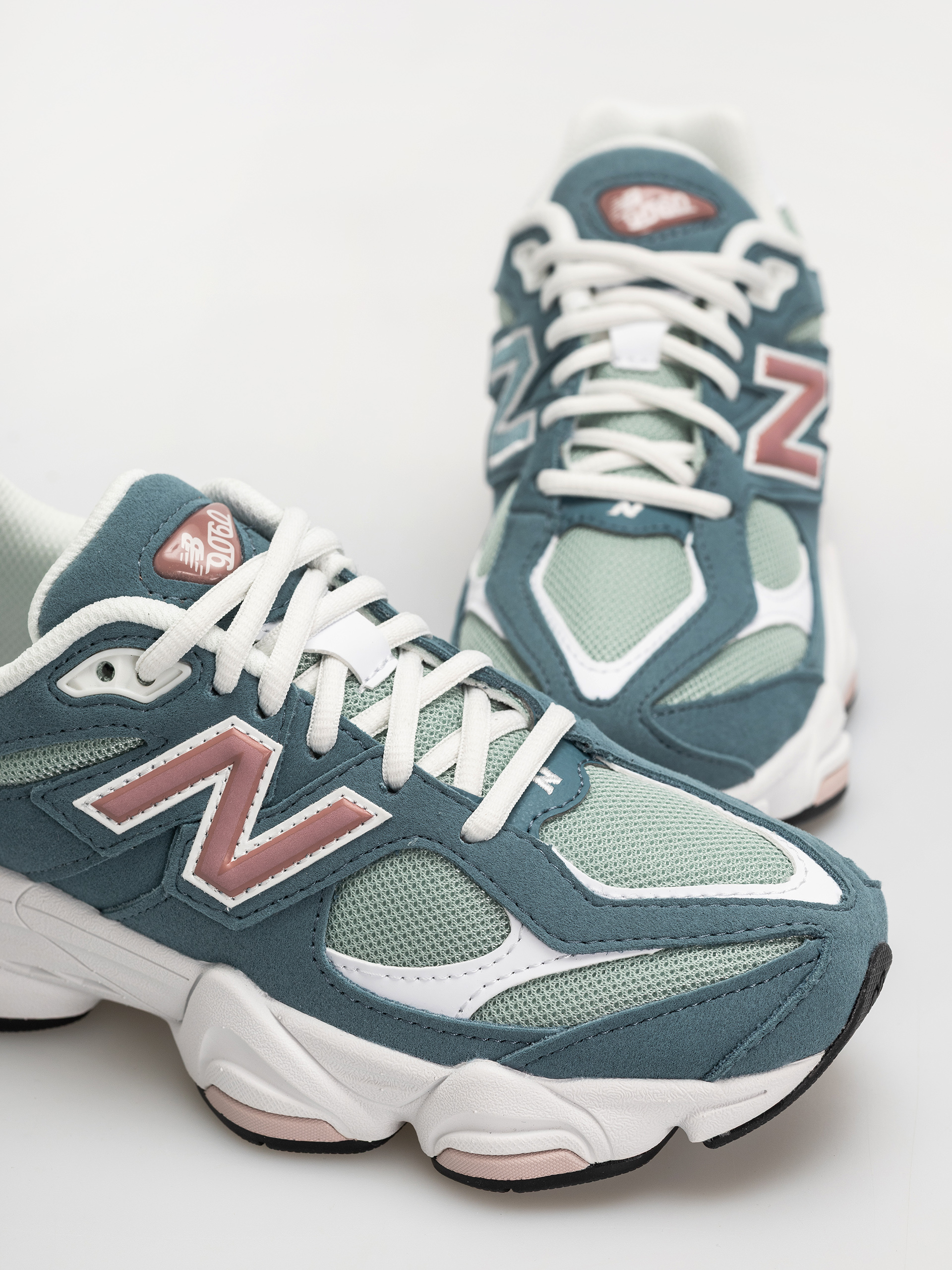 Pantofi New Balance 9060 JR (salt water/rosewood)