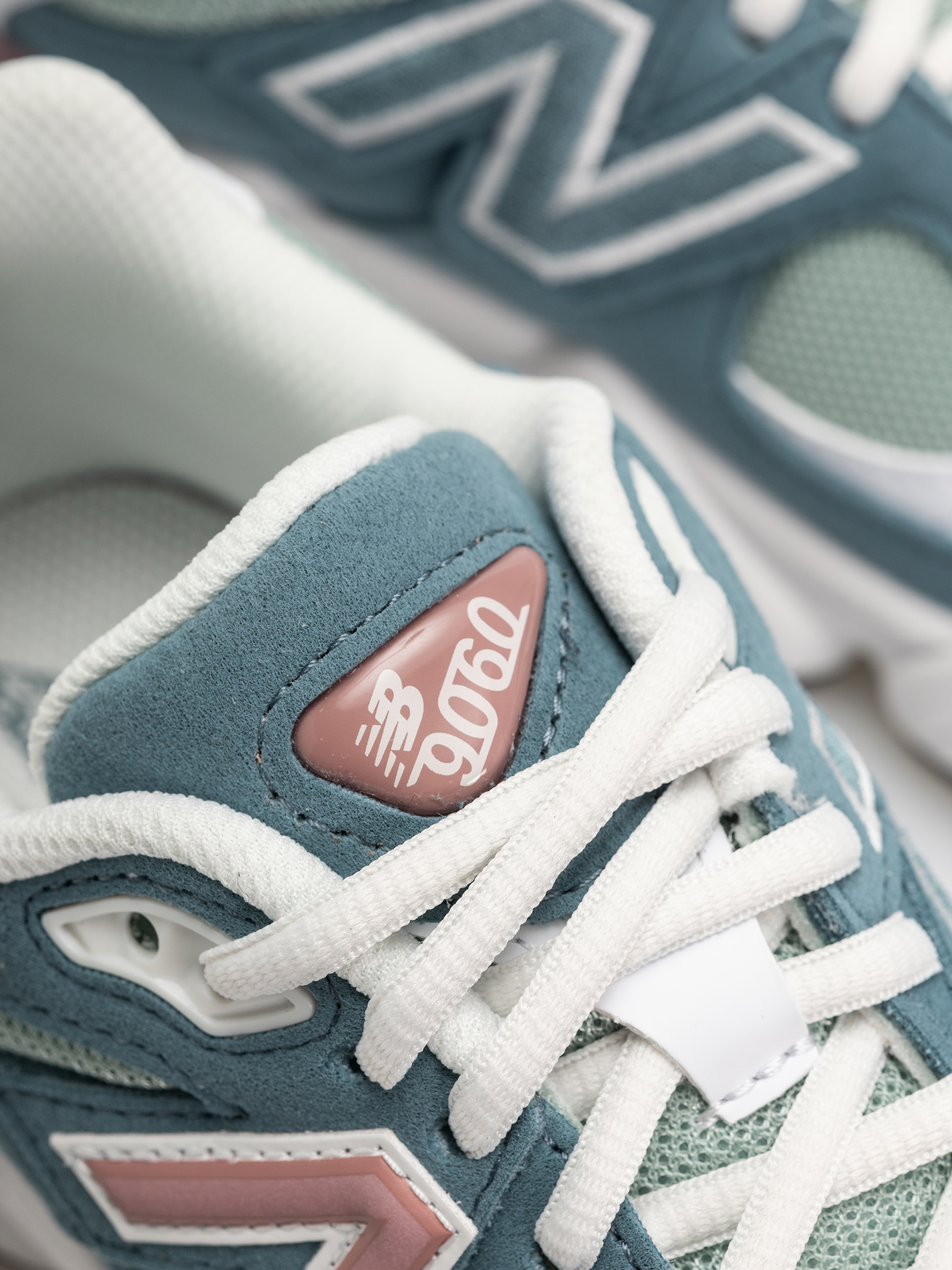 Pantofi New Balance 9060 JR (salt water/rosewood)