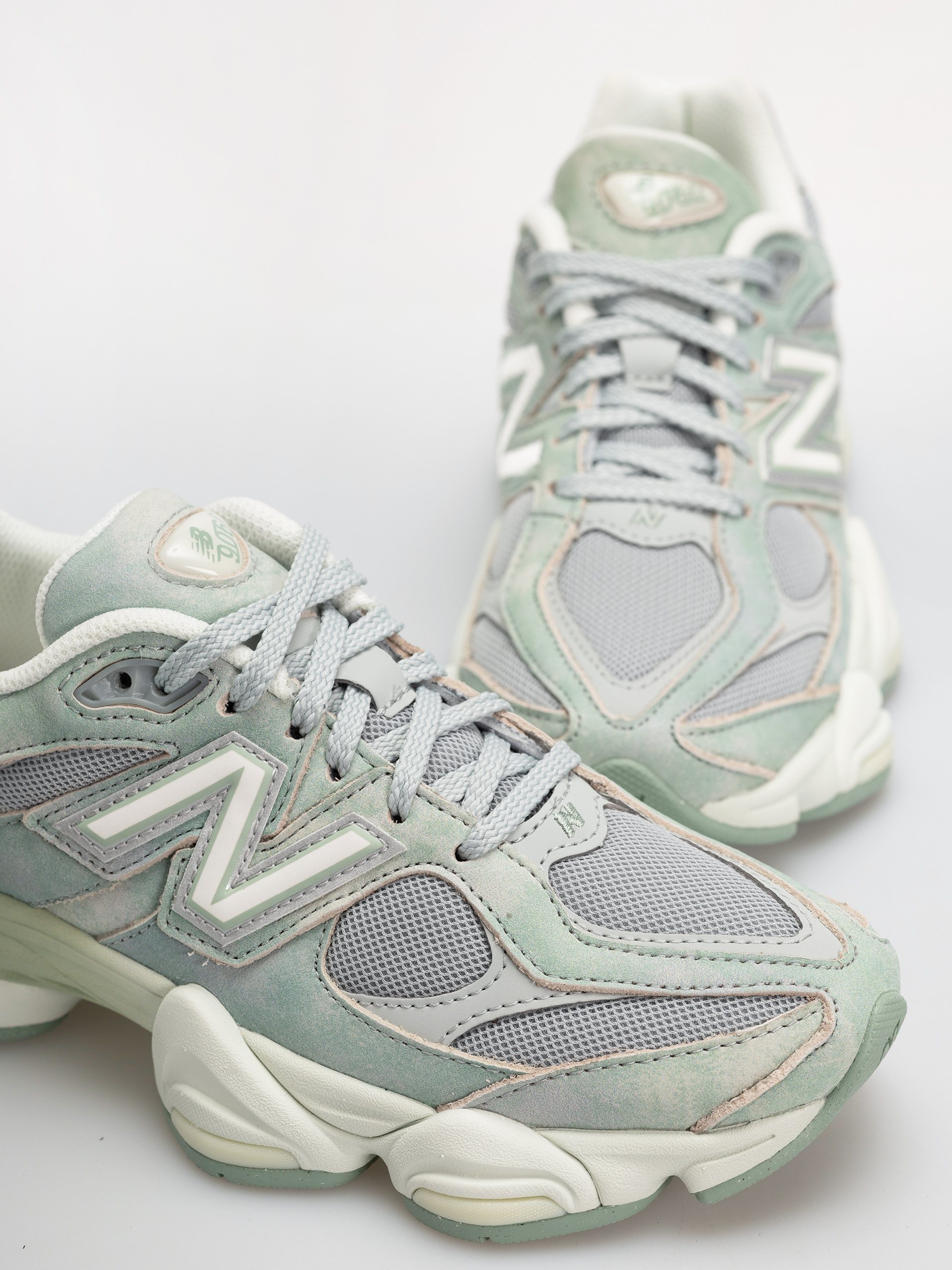 Pantofi New Balance 9060 (mosaic green/sea salt)