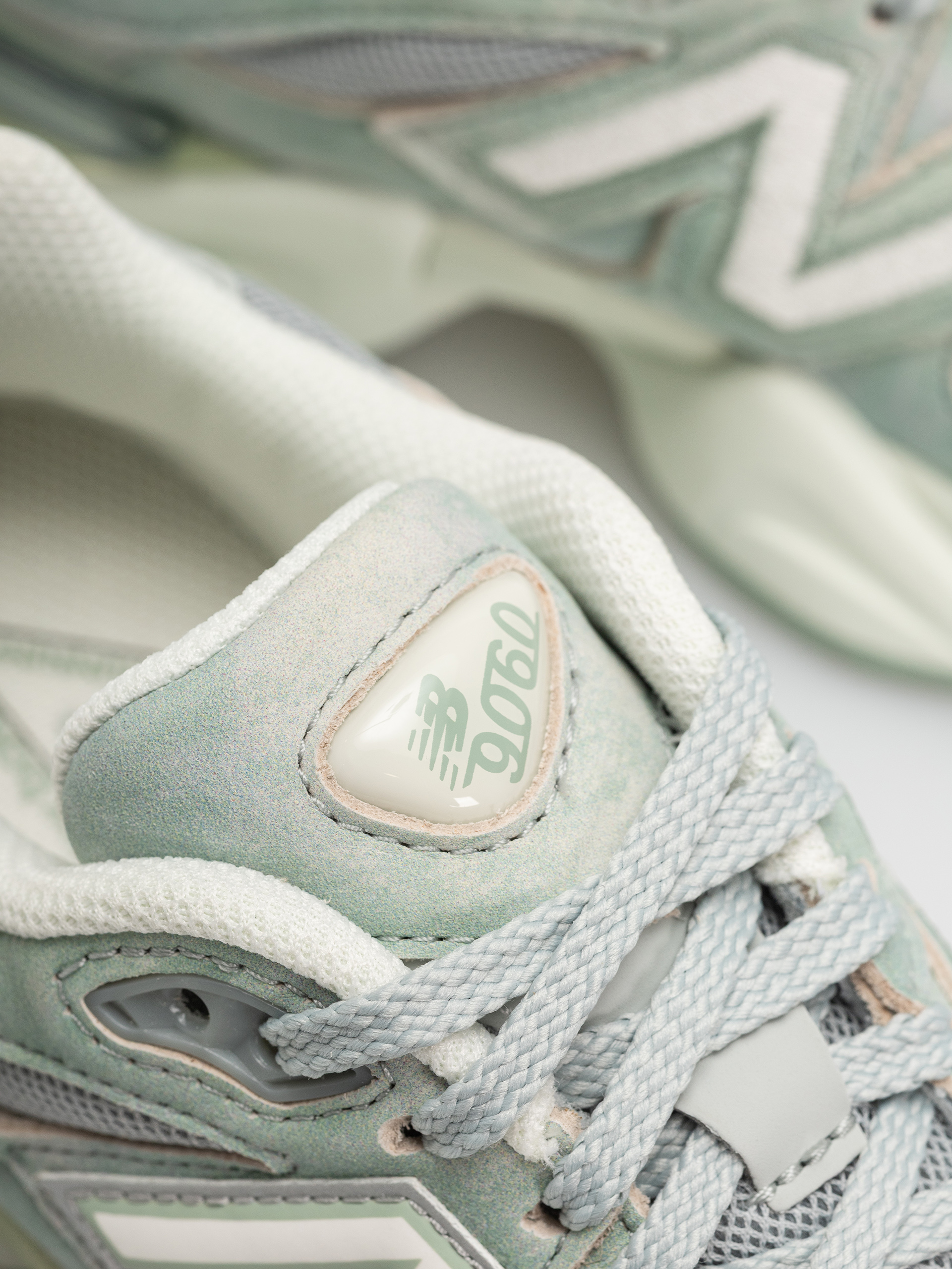 Pantofi New Balance 9060 (mosaic green/sea salt)
