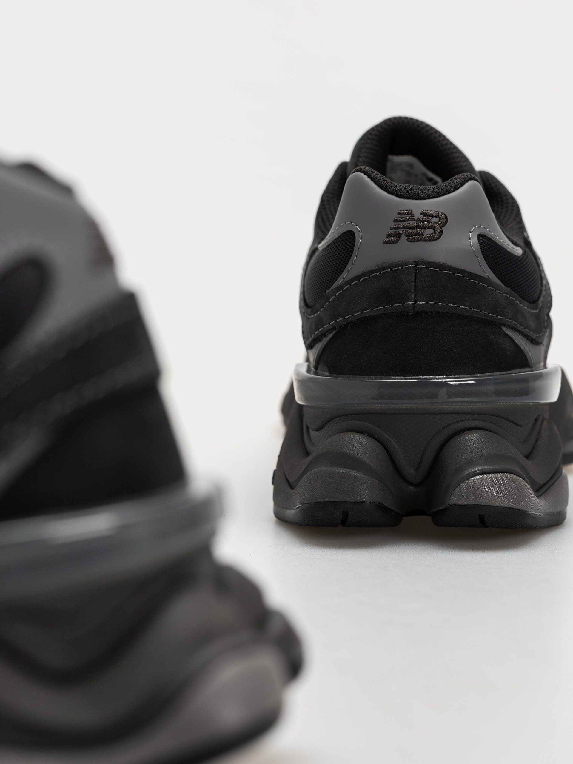 Pantofi New Balance 9060 (black/castlerock)