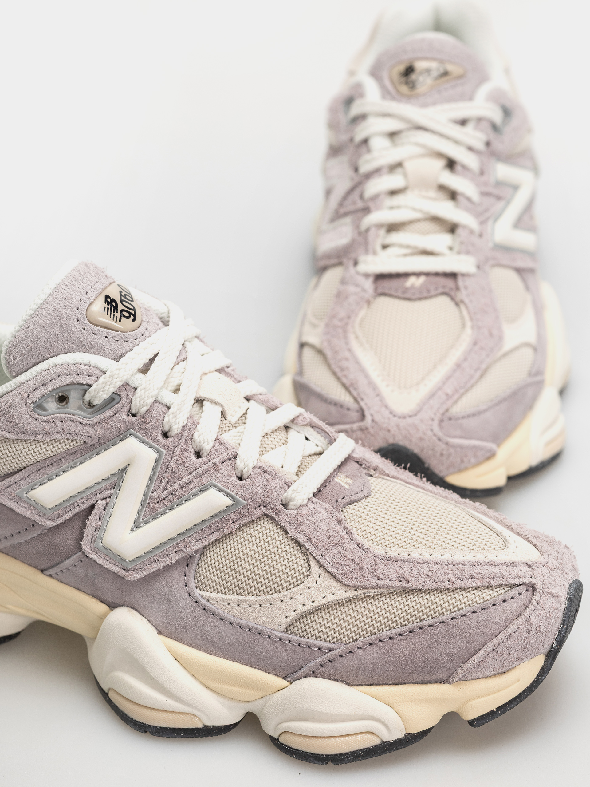 Pantofi New Balance 9060 (truffle salt/timberwolf)