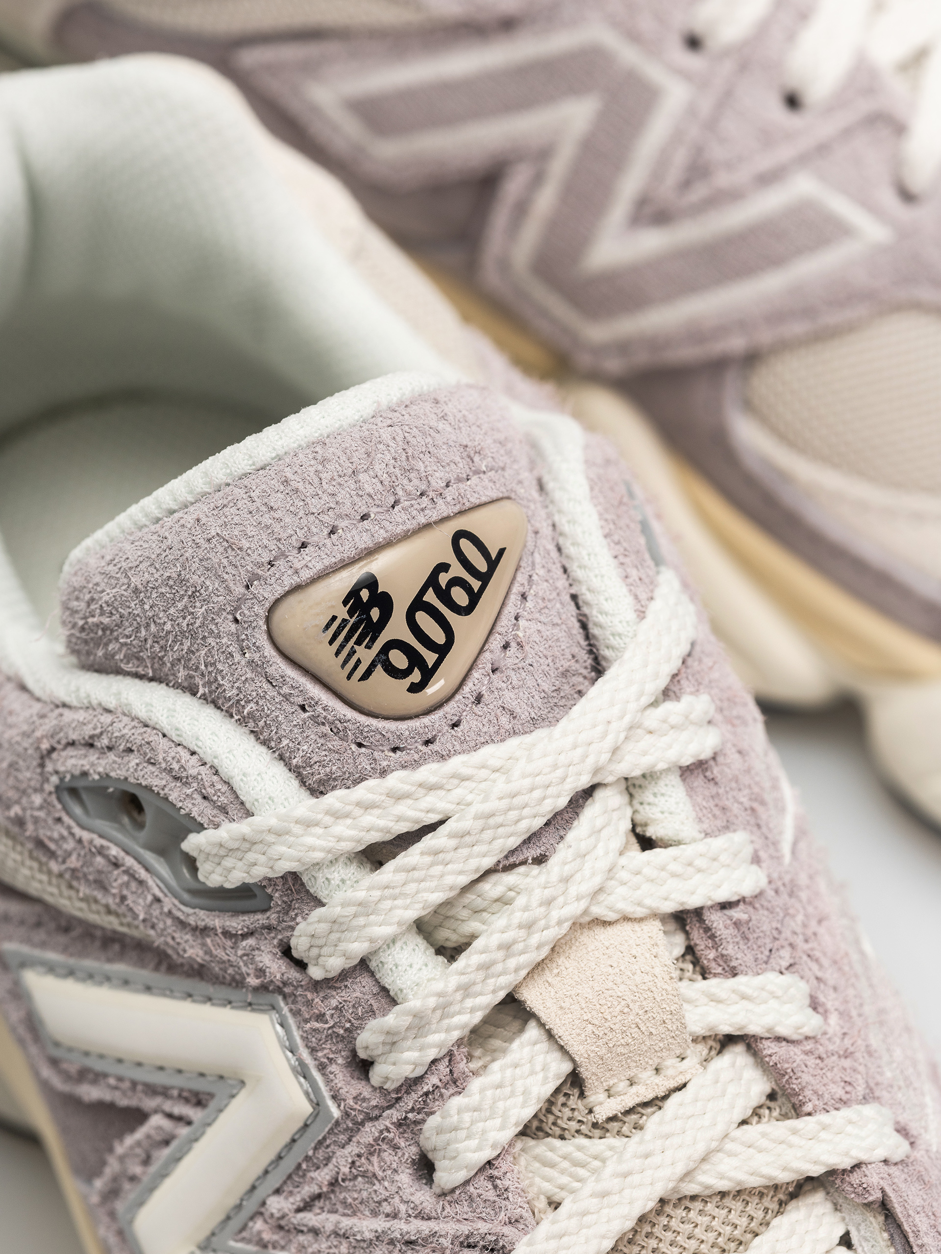 Pantofi New Balance 9060 (truffle salt/timberwolf)