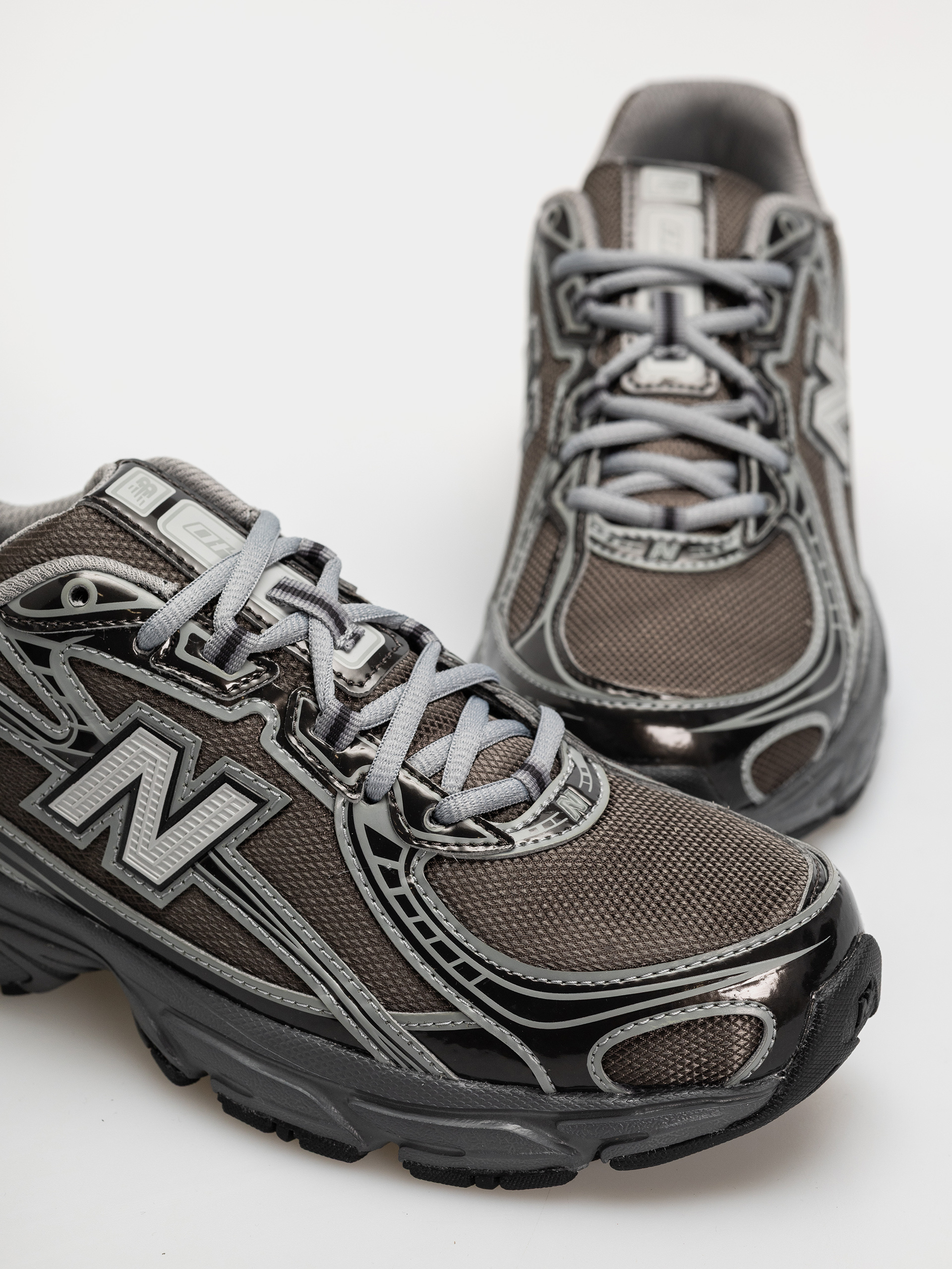 Pantofi New Balance 740 (black metallic/castlerock pfp)