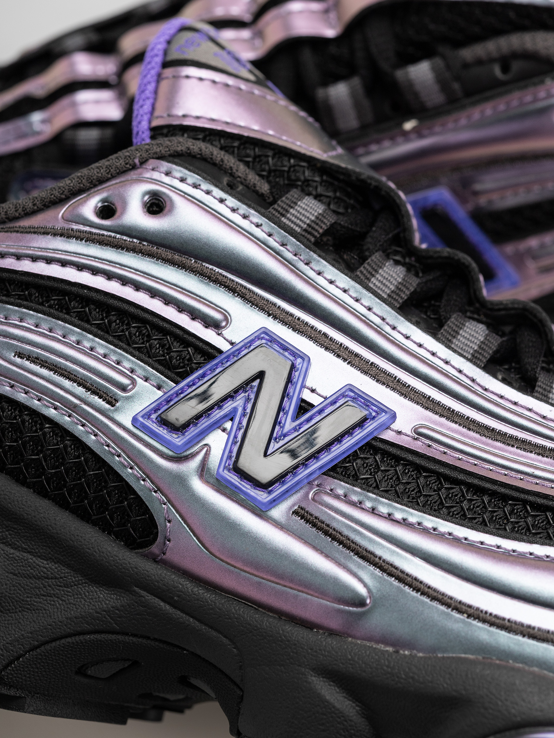 Pantofi New Balance 1000 (faded black/electric indigo)